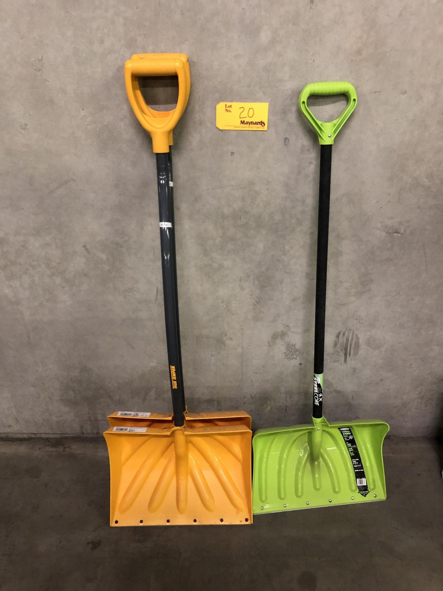 (2) True Temper & (1) Suncast Snow Shovels