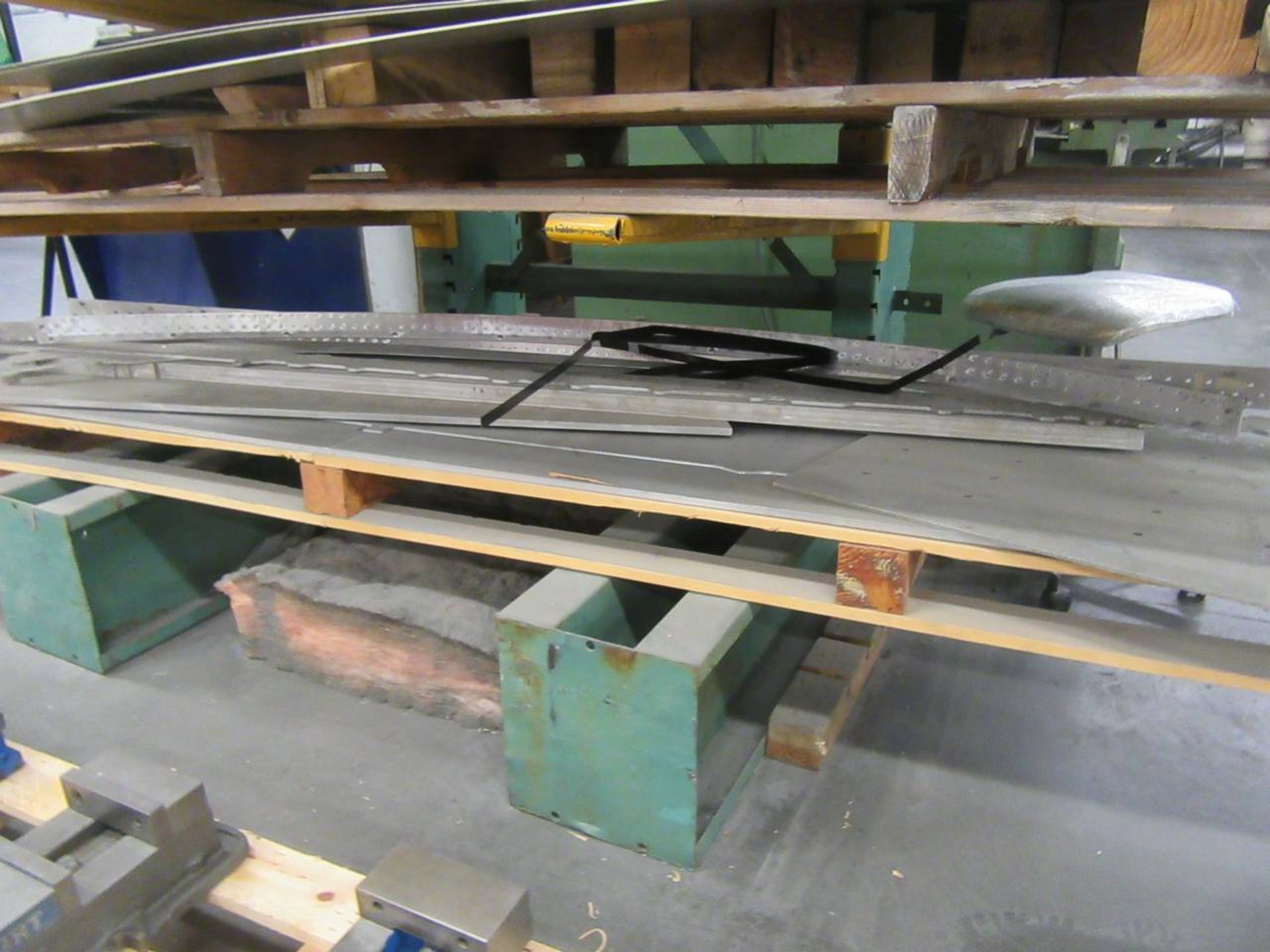 Cantilever Rack with contents - Image 3 of 4