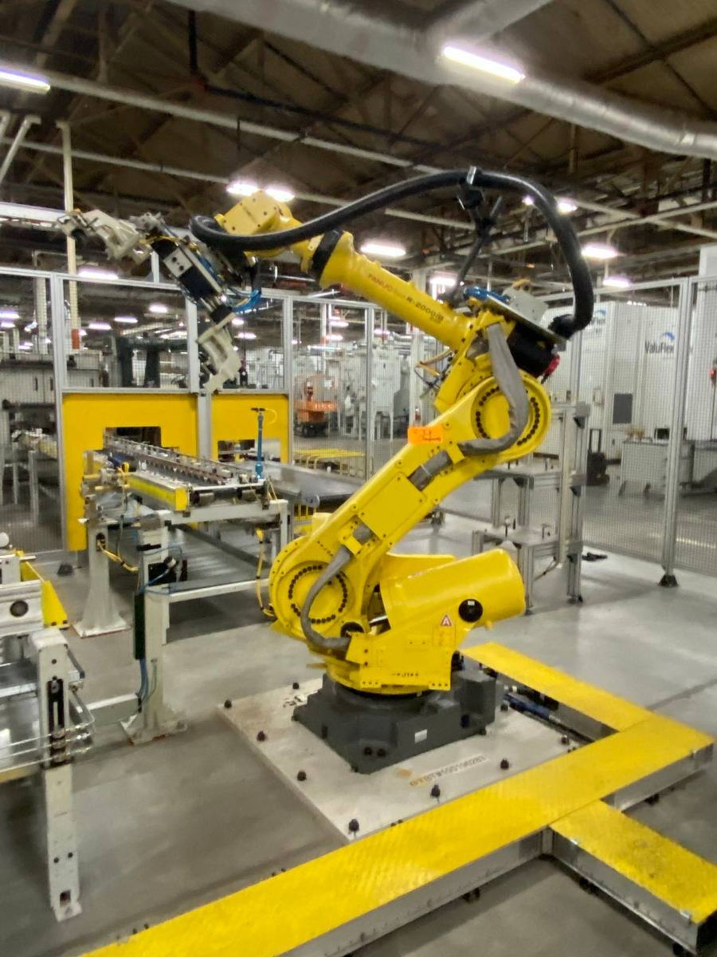 2013 Fanuc R2000ib 6-Axis Robot