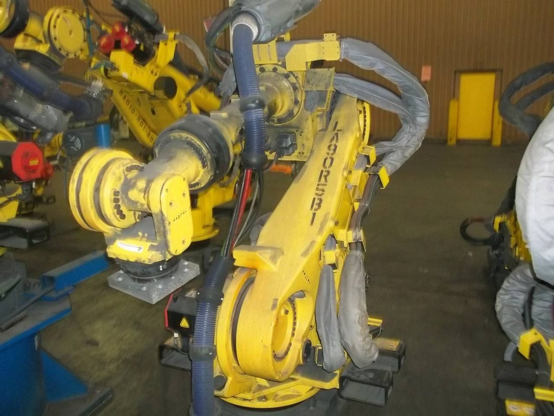 2009 Fanuc R2000ib-210F Robot