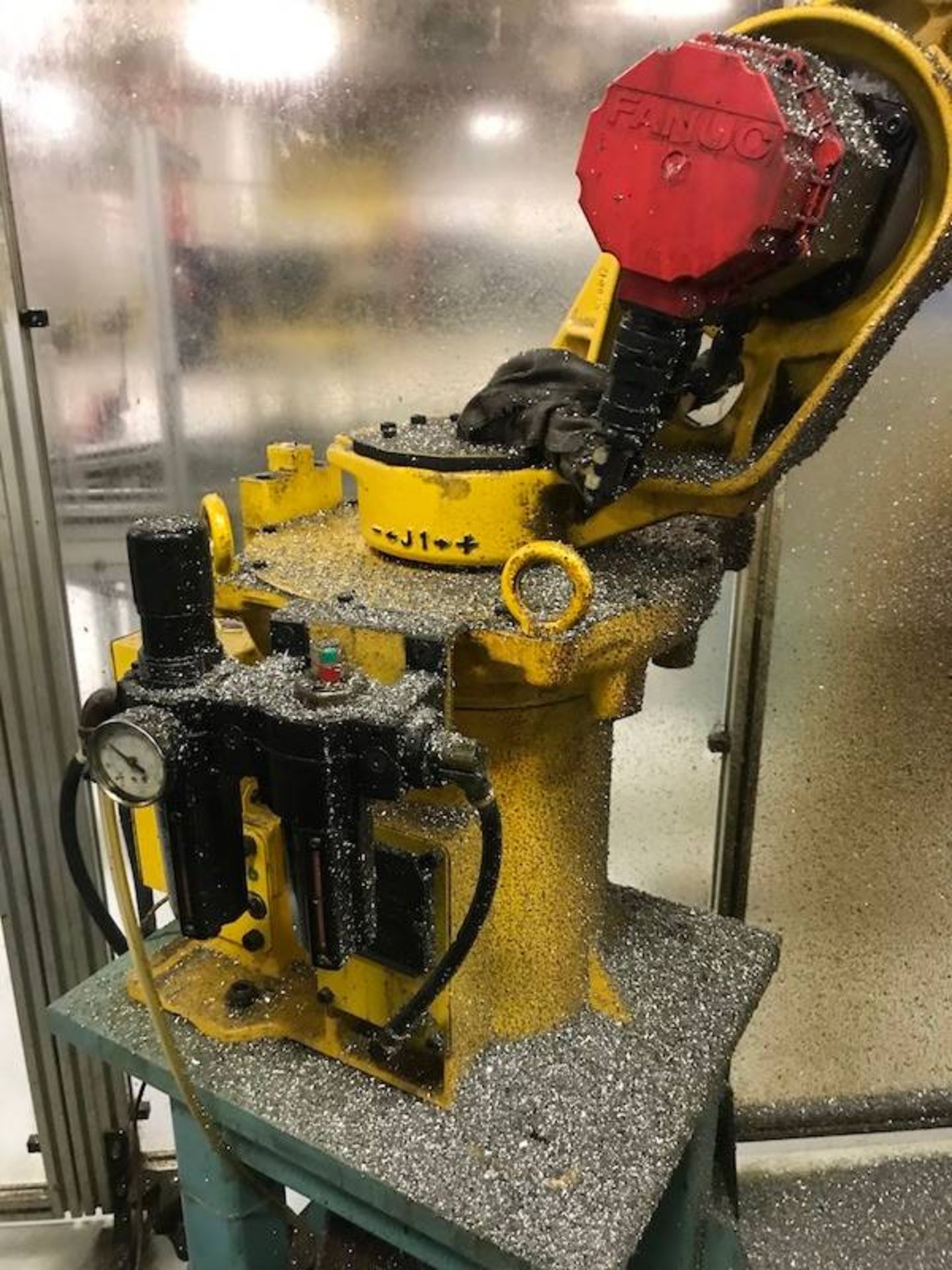 Fanuc M-6i Robot - Image 3 of 7