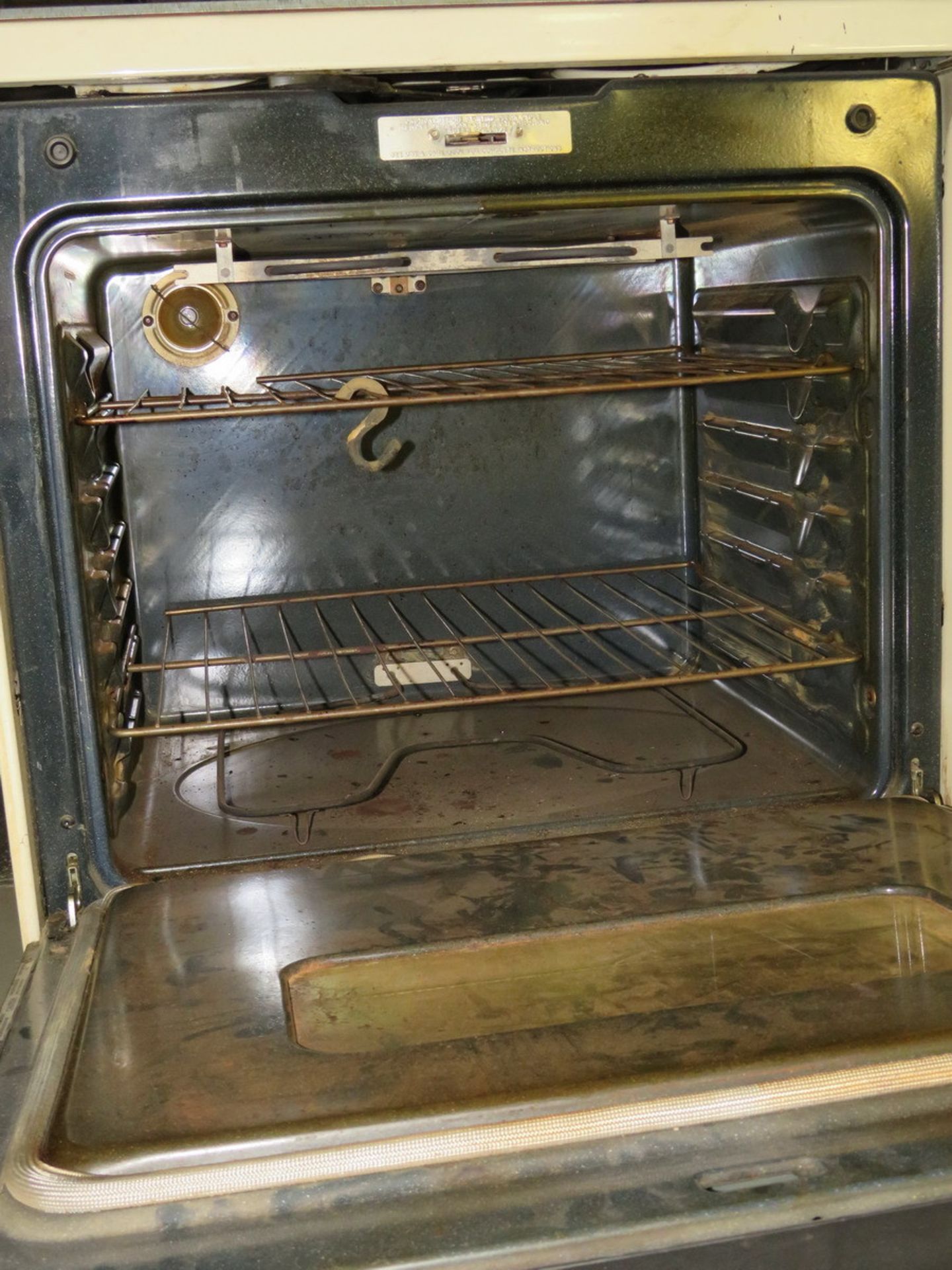 GE Spectra Electric Range with Oven - Image 4 of 5