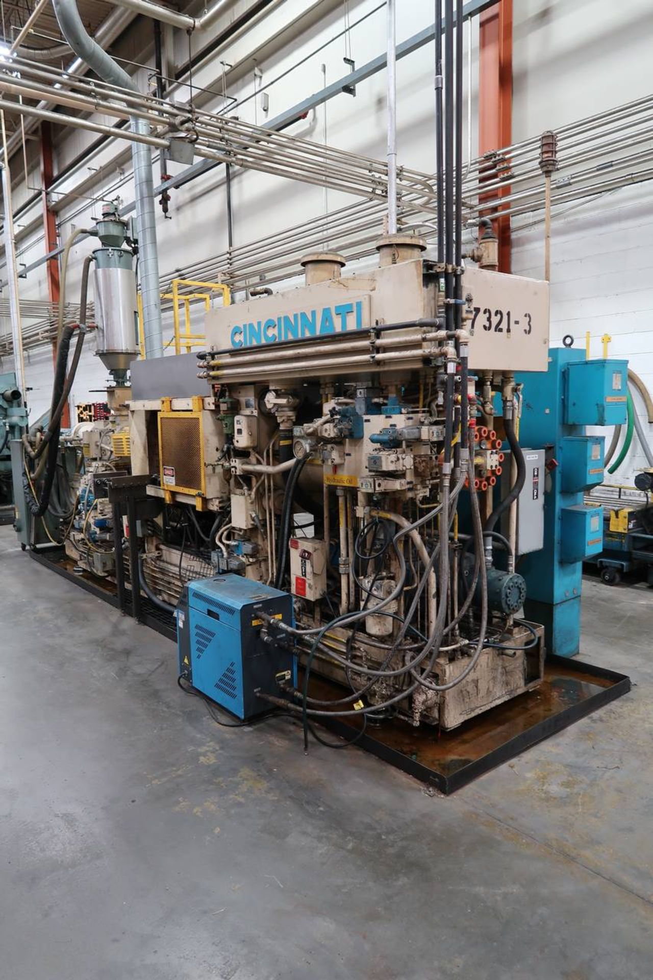 Cincinnati-Milacron 250T 250-Ton Thermo Plastic Injection Molding Press - Image 4 of 46