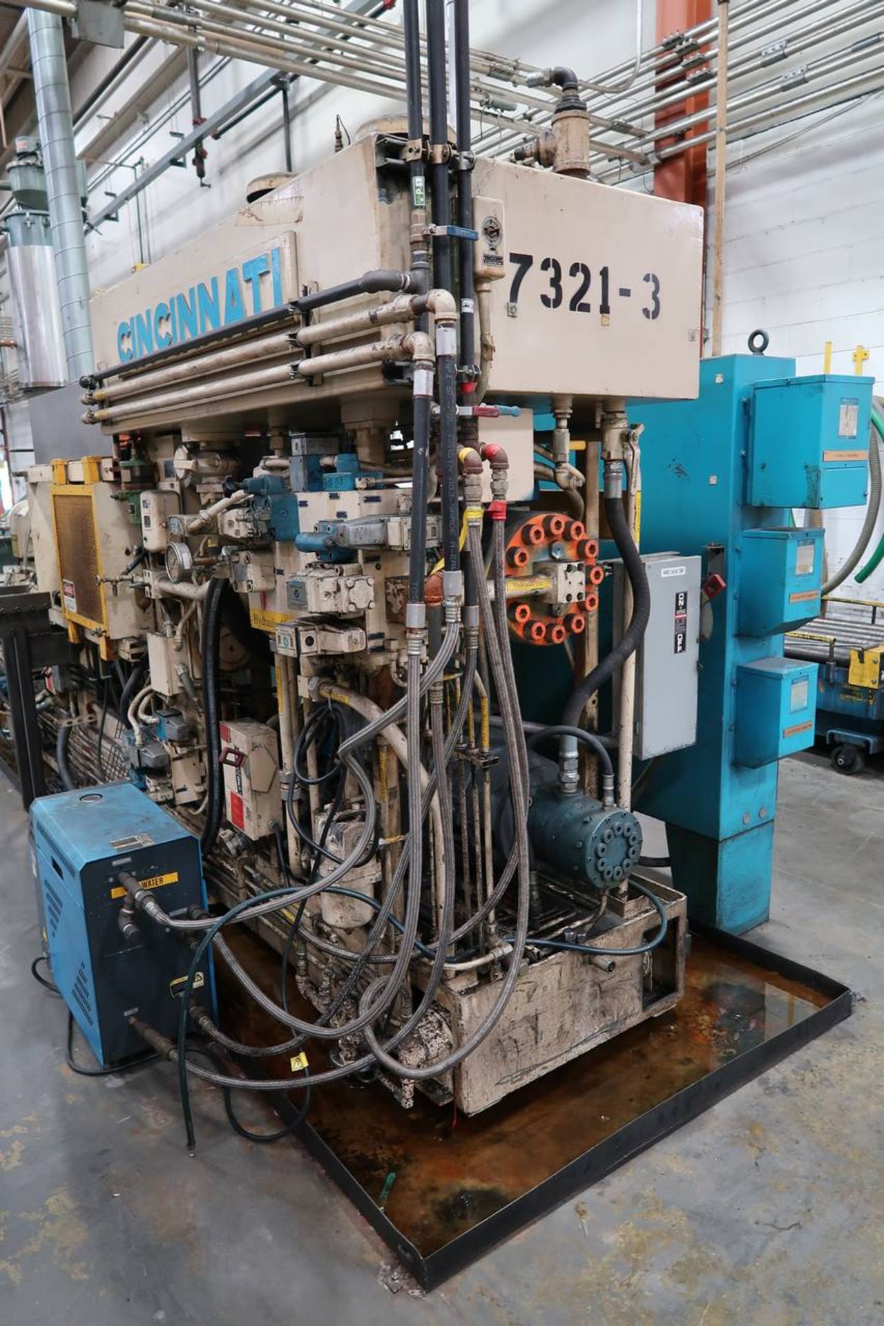 Cincinnati-Milacron 250T 250-Ton Thermo Plastic Injection Molding Press - Image 16 of 46
