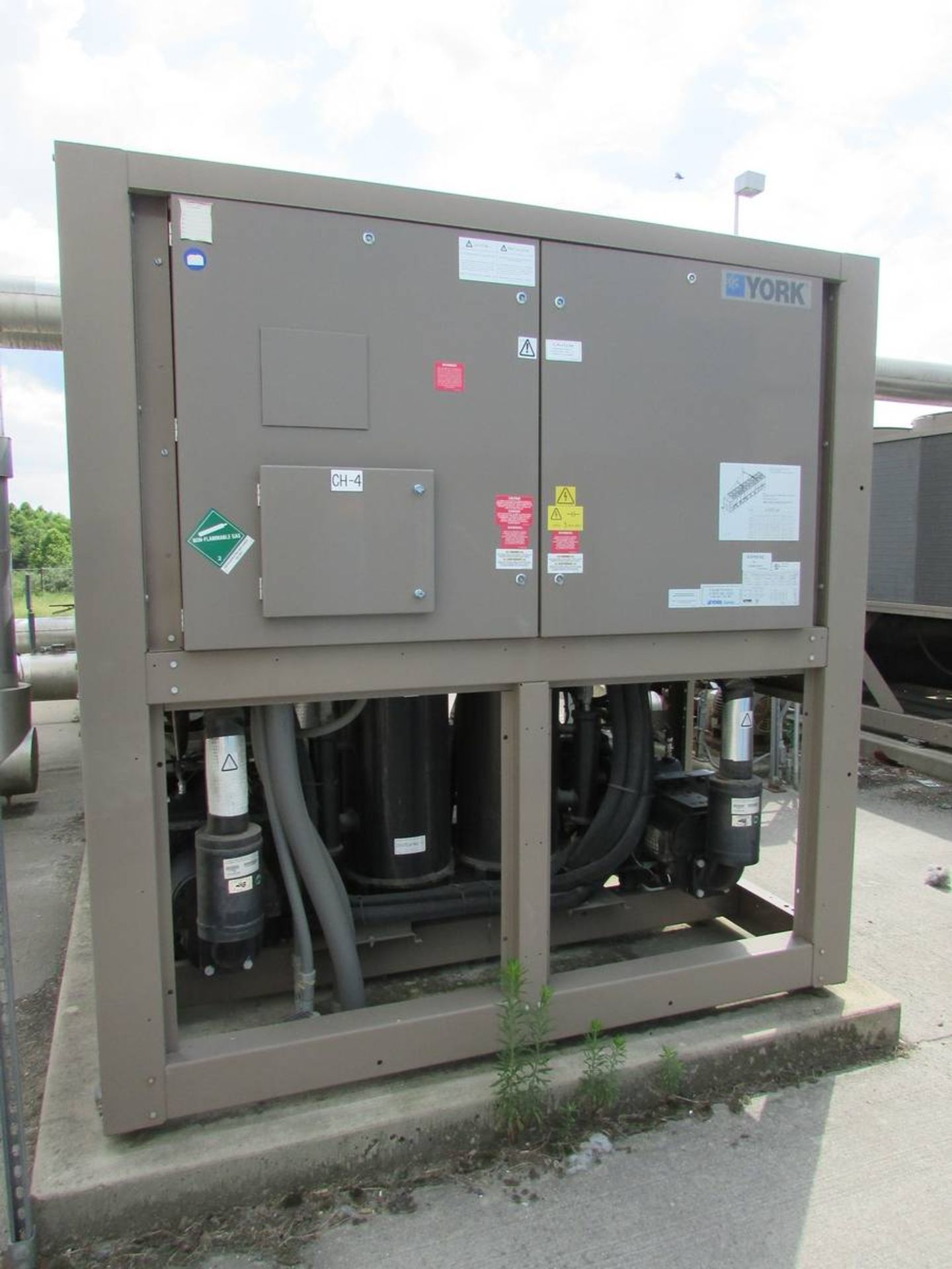 2012 York YCIV0307PA46VABSXT 300 Ton Air Cooled Screw Liquid Chiller - Image 12 of 14