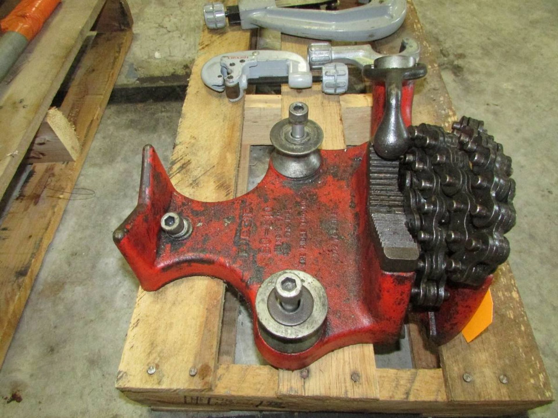 Ridgid No. BC-810 1/2"-8" Pipe Vise - Image 3 of 4