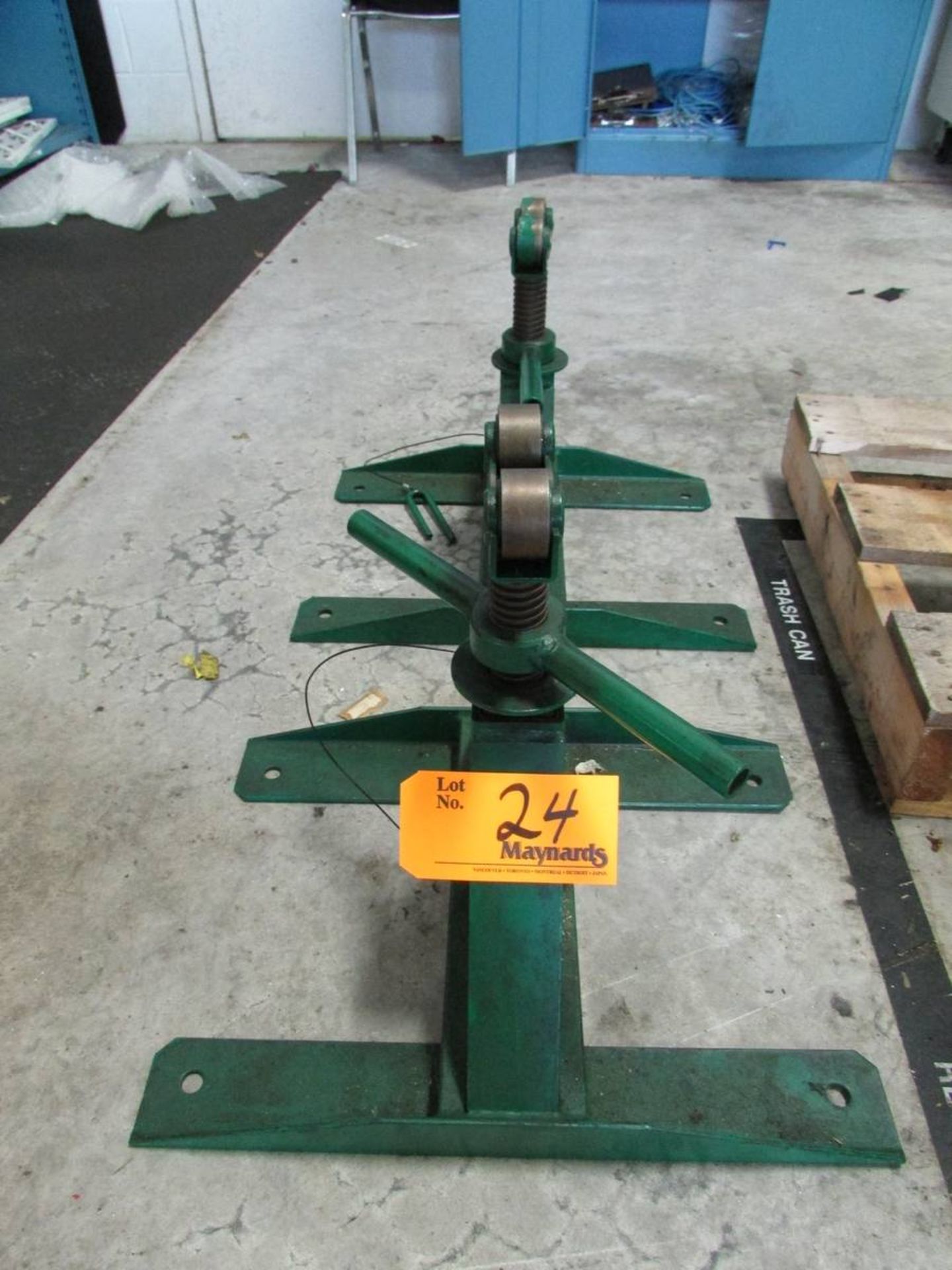 Greenlee 687 (2) Screw Type Reel Stands - Image 2 of 6