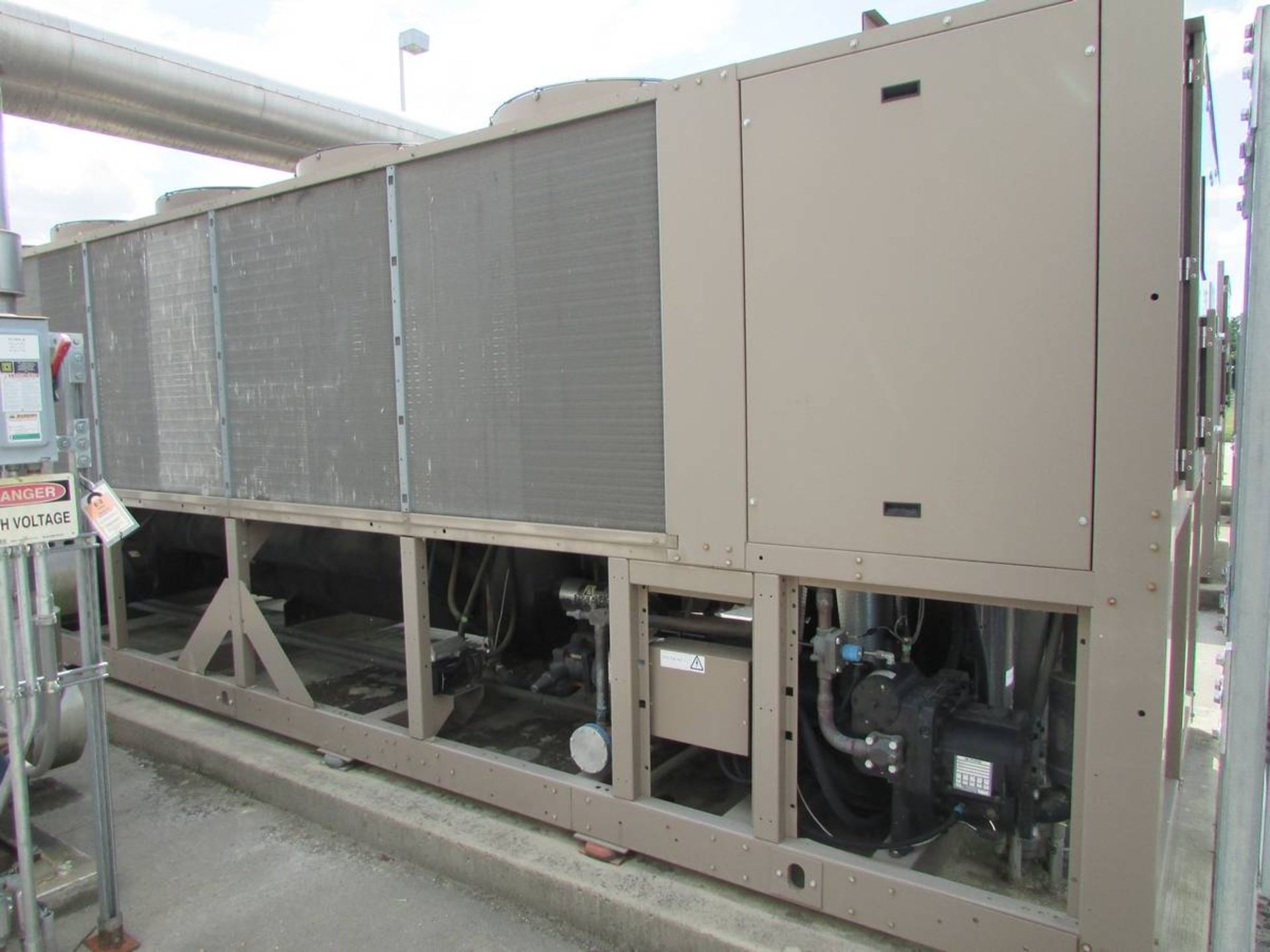 2012 York YCIV0307PA46VABSXT 300 Ton Air Cooled Screw Liquid Chiller - Image 11 of 14