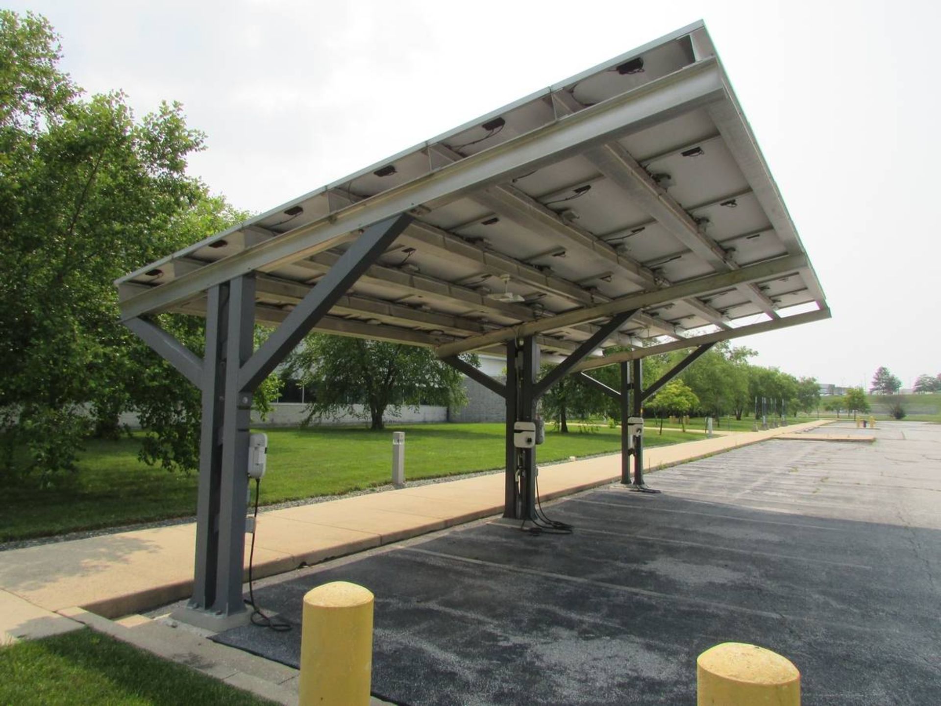 2010 Standard Solar 9.87kW Photovoltaic EV Car Charging Carport - Image 3 of 17