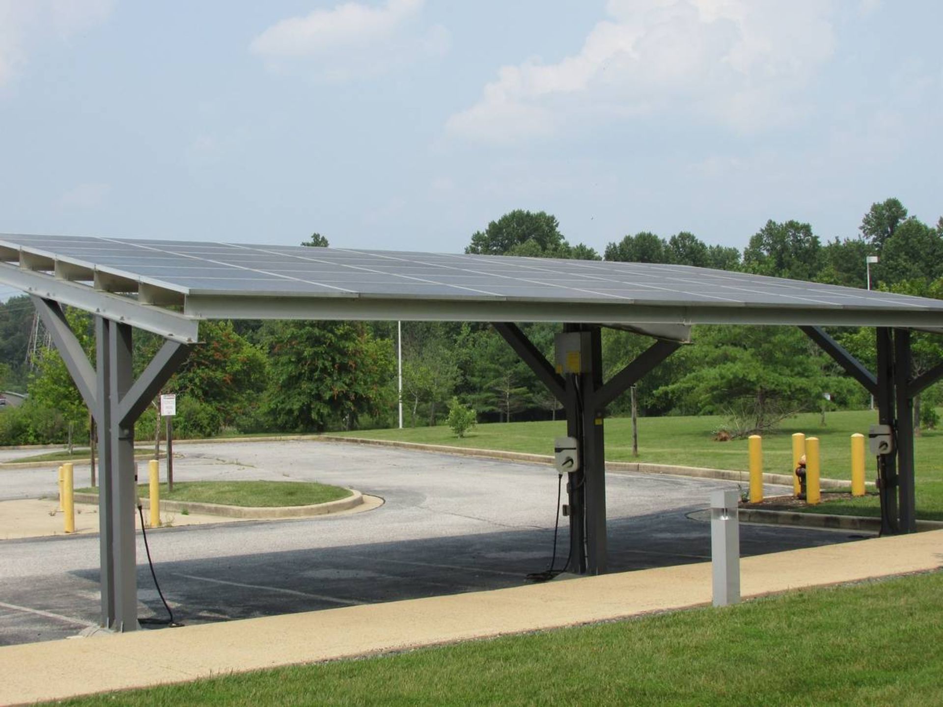 2010 Standard Solar 9.87kW Photovoltaic EV Car Charging Carport - Image 5 of 17