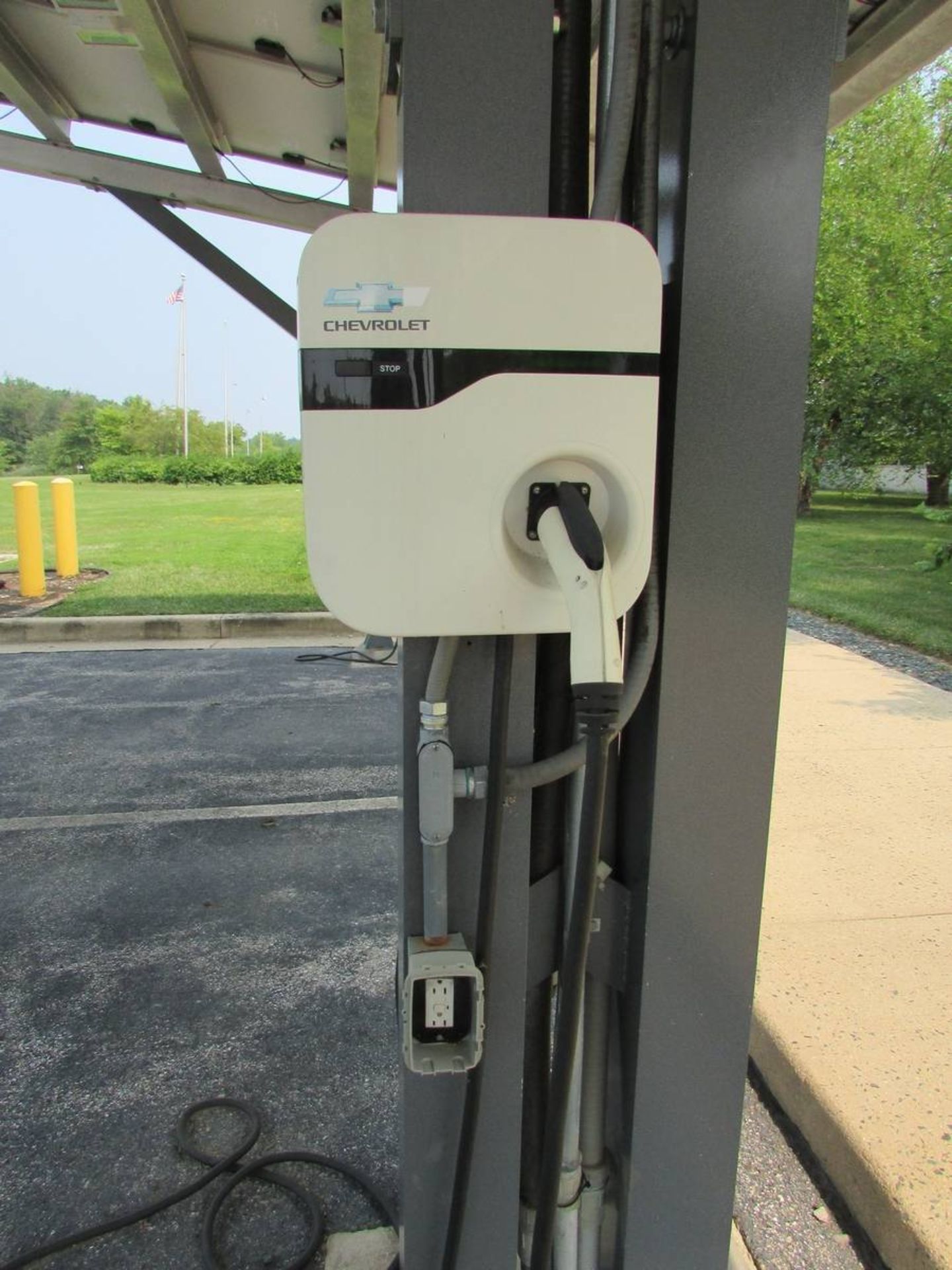 2010 Standard Solar 9.87kW Photovoltaic EV Car Charging Carport - Image 13 of 17