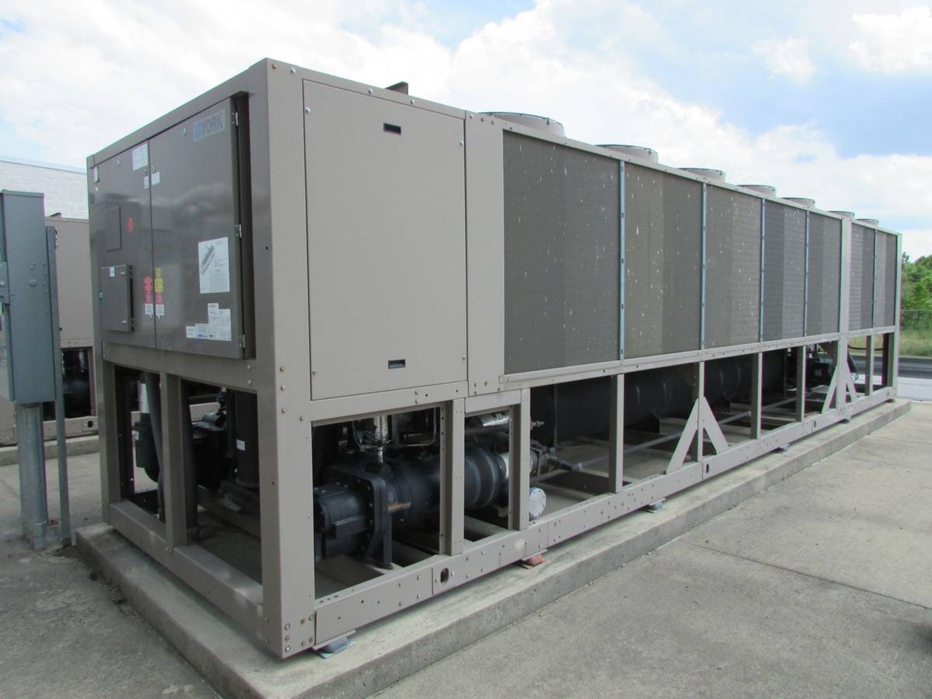 2012 York YCIV0307PA46VABSXT 300 Ton Air Cooled Screw Liquid Chiller - Image 7 of 14