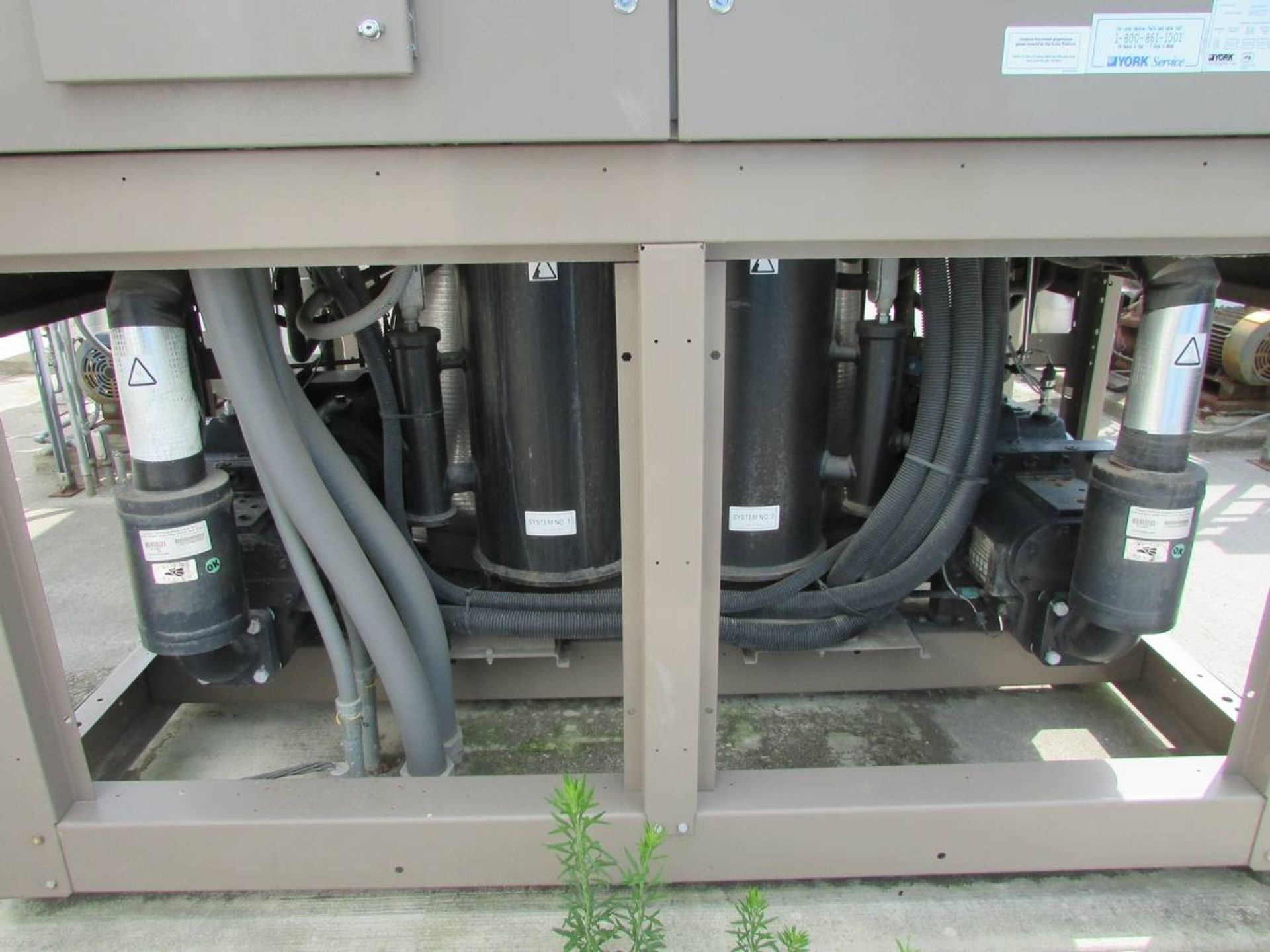 2012 York YCIV0307PA46VABSXT 300 Ton Air Cooled Screw Liquid Chiller - Image 9 of 14