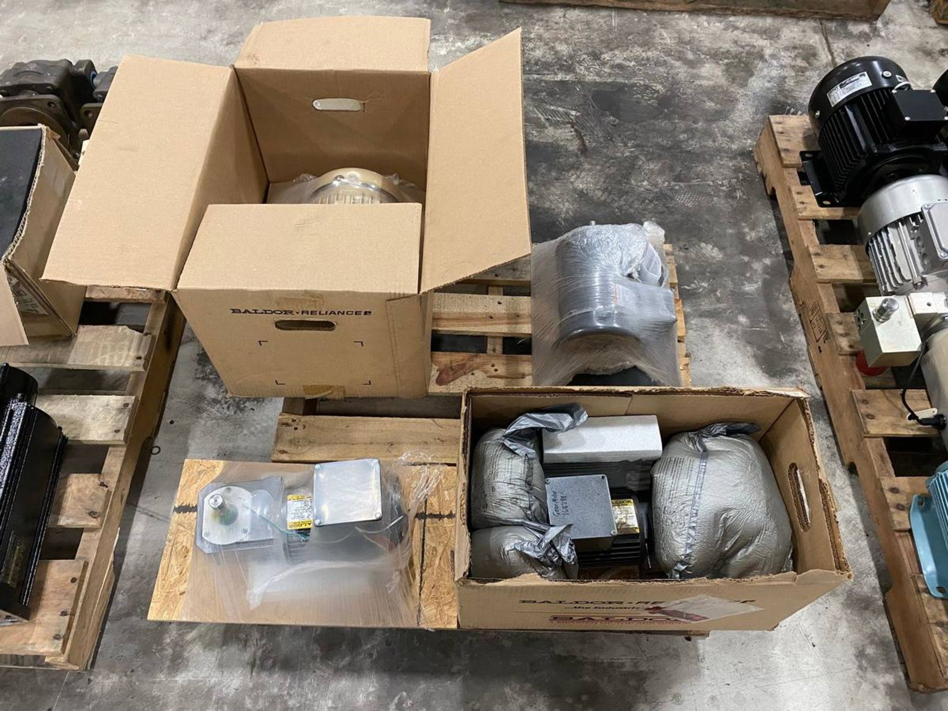 (3) Pallets Of Assorted Motors - Image 3 of 4