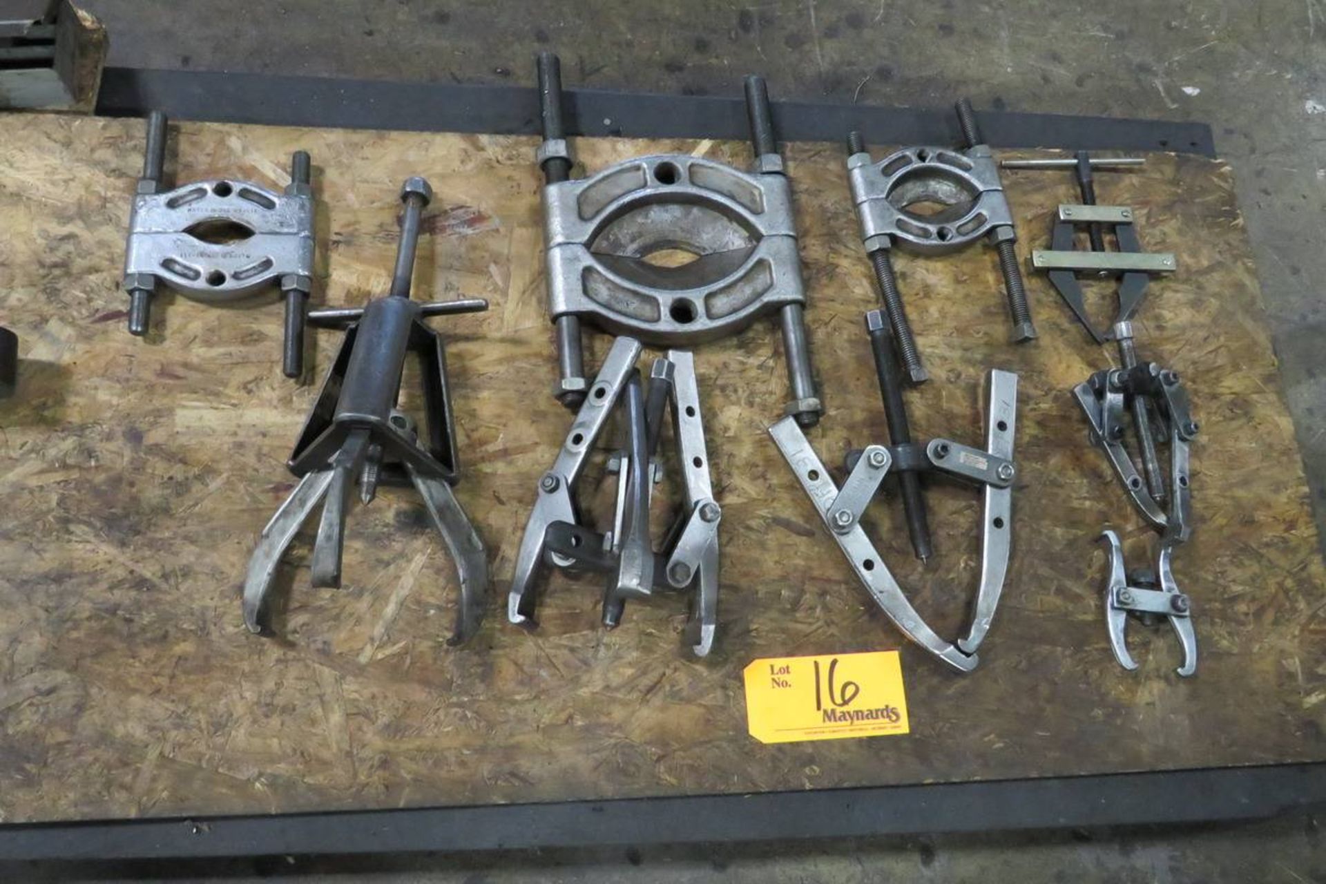 Lot of Assorted Small Bearing Pullers