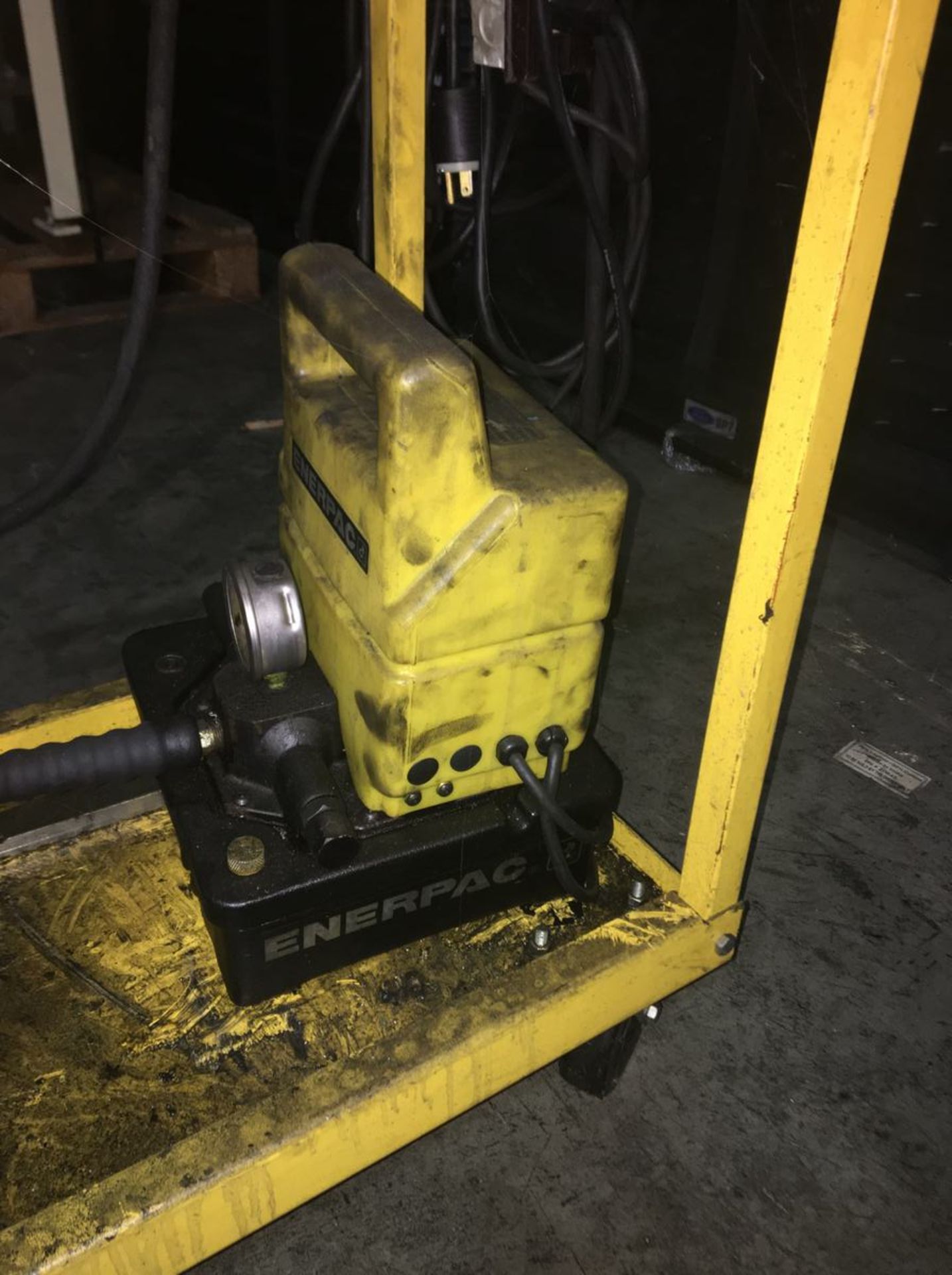 Enerpac EPH110 Posi Lock System Cart Mounted 15 Ton 3-Jaw Hydraulic Puller - Image 4 of 6