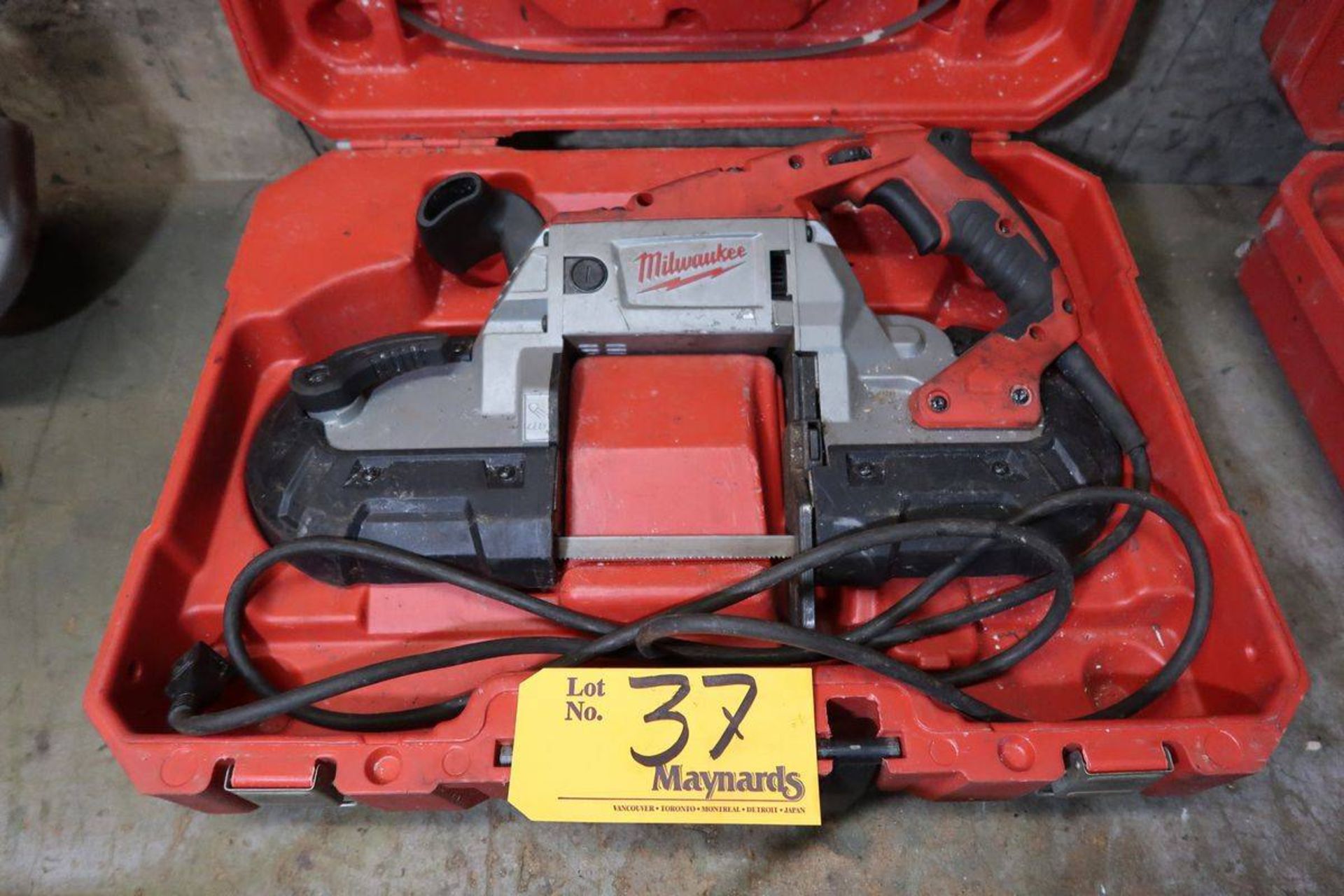 Milwaukee 6232-21 Electric Deep Cut Variable Speed Portable Bandsaw - Image 2 of 2