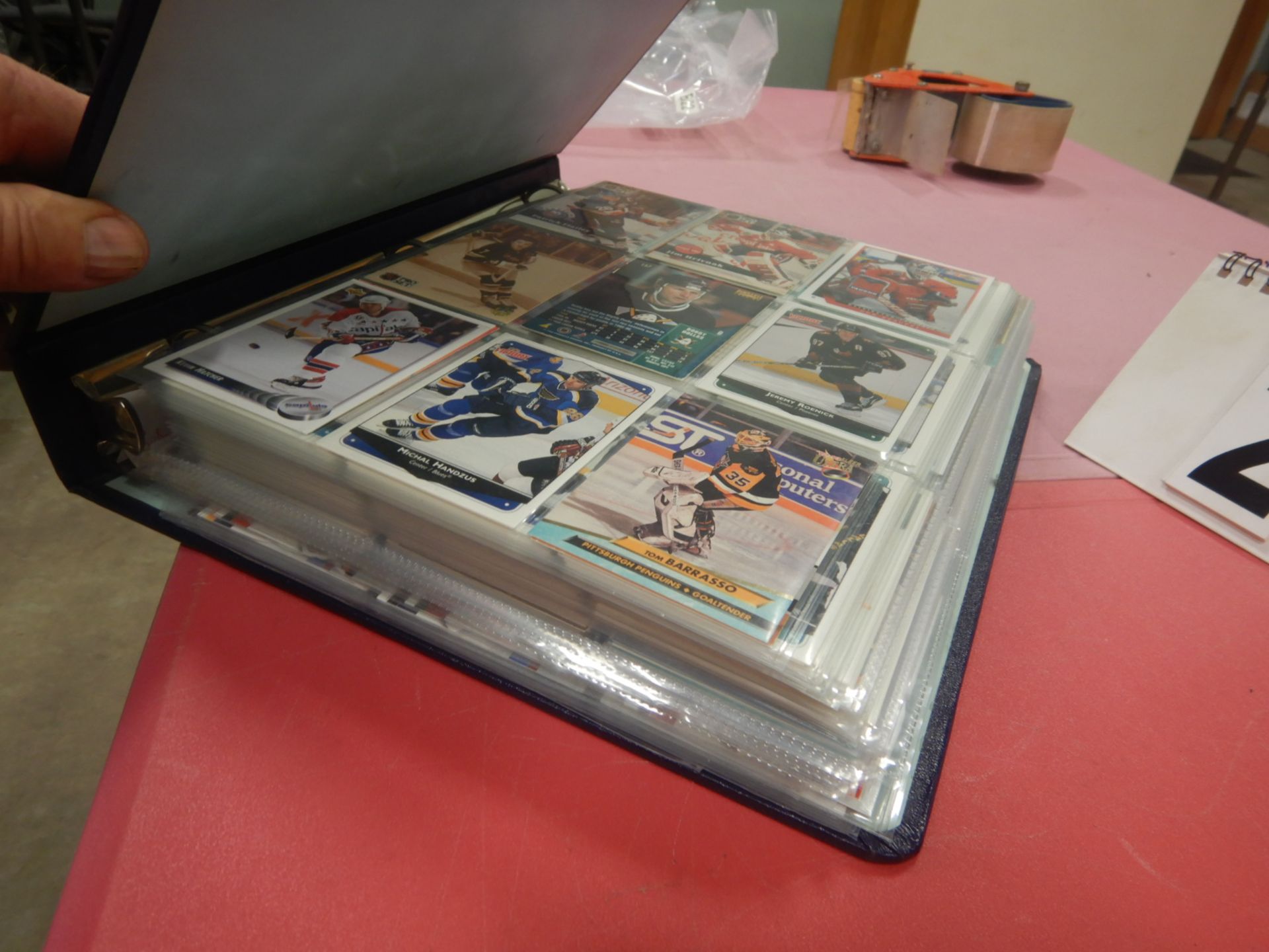 2 BINDERS OF SPORTS TRADING CARDS - B22 - Image 5 of 6