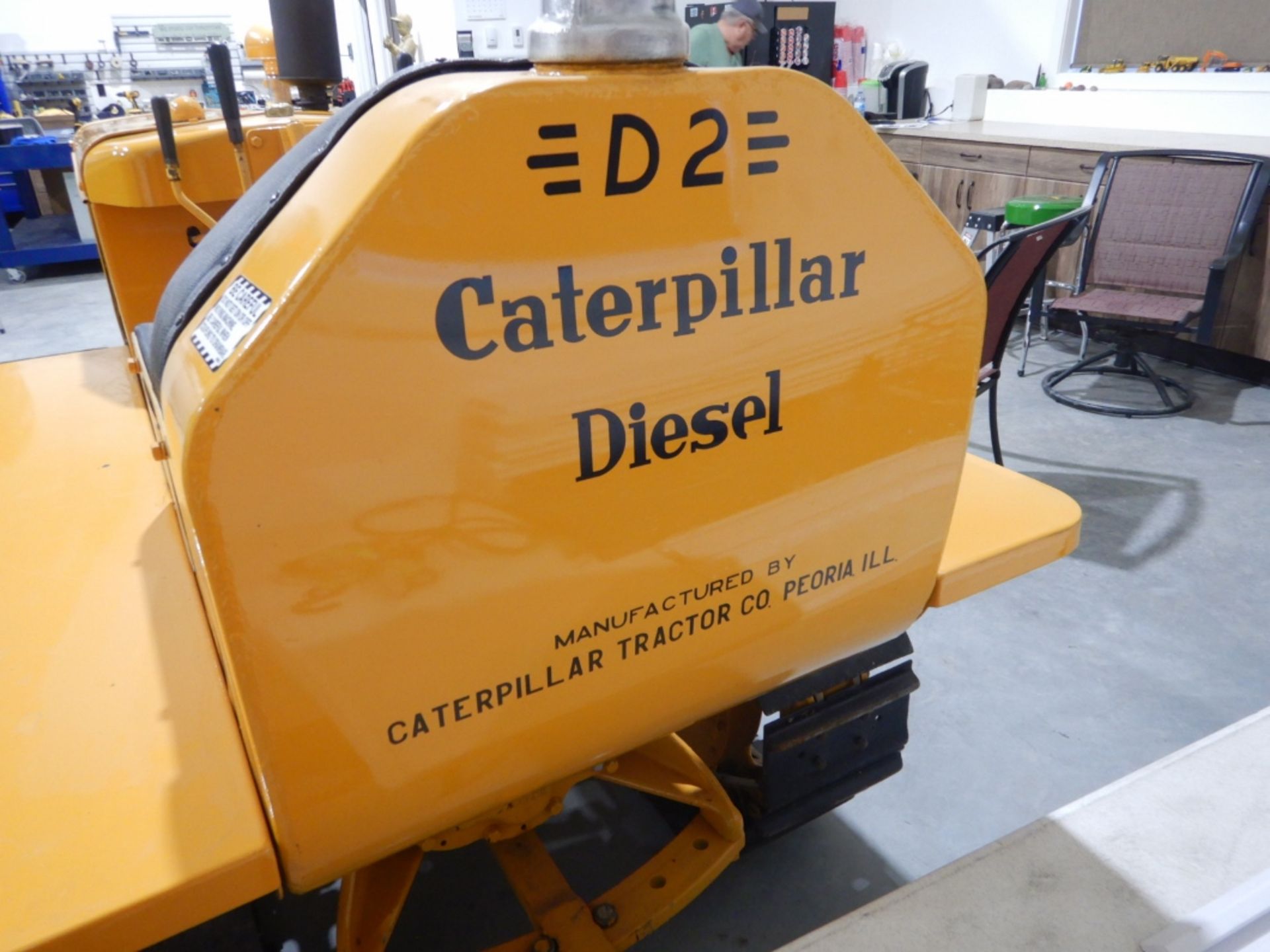 CATERPLLIAR D2 - VINTAGE RESTORED CRAWLER, RUNNING CONDITION, S/N 3J426, W/ PONI MOTOR, PTO NOTE: - Image 7 of 13