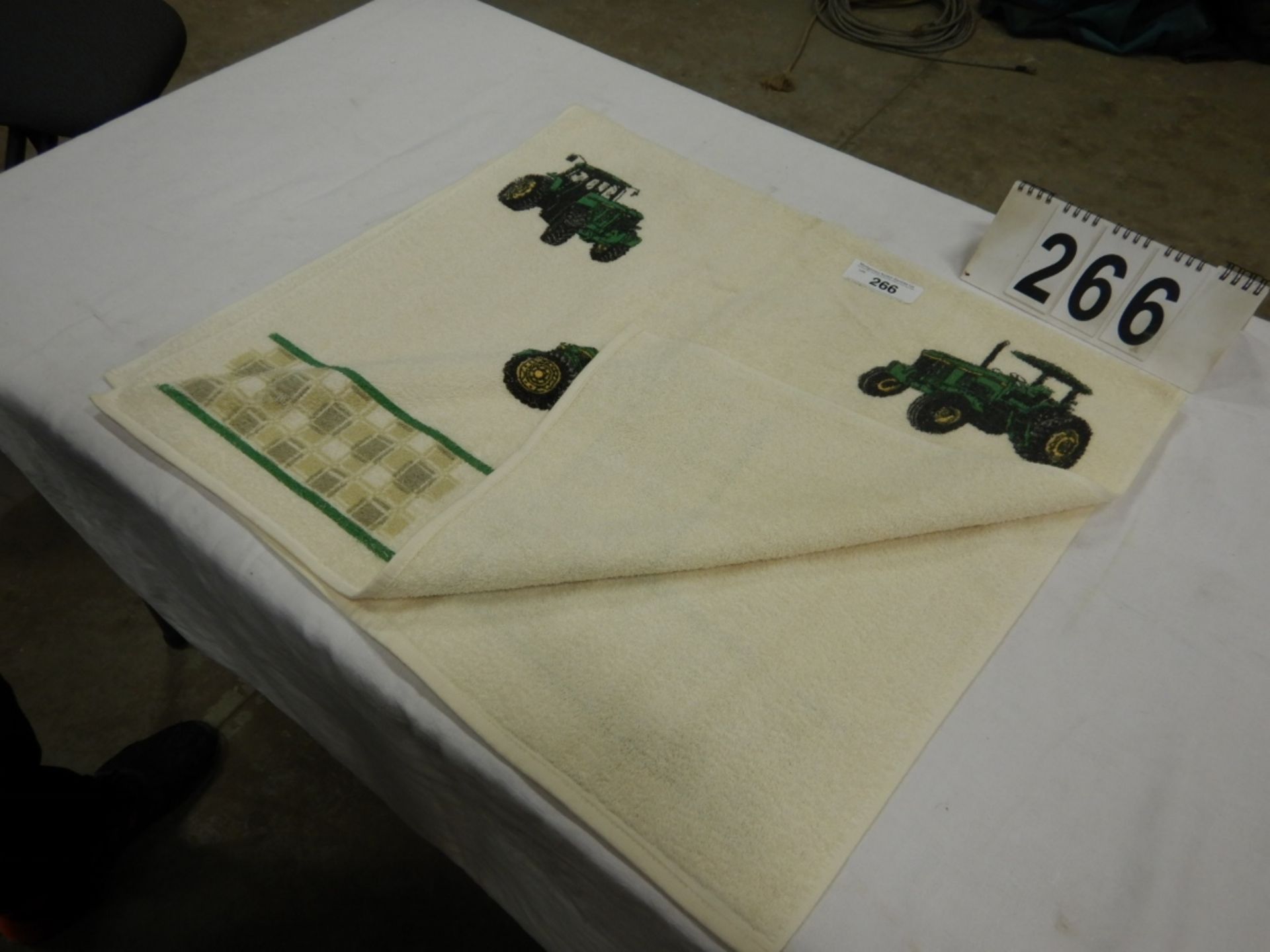 JOHN DEERE BATH TOWEL - Image 2 of 3