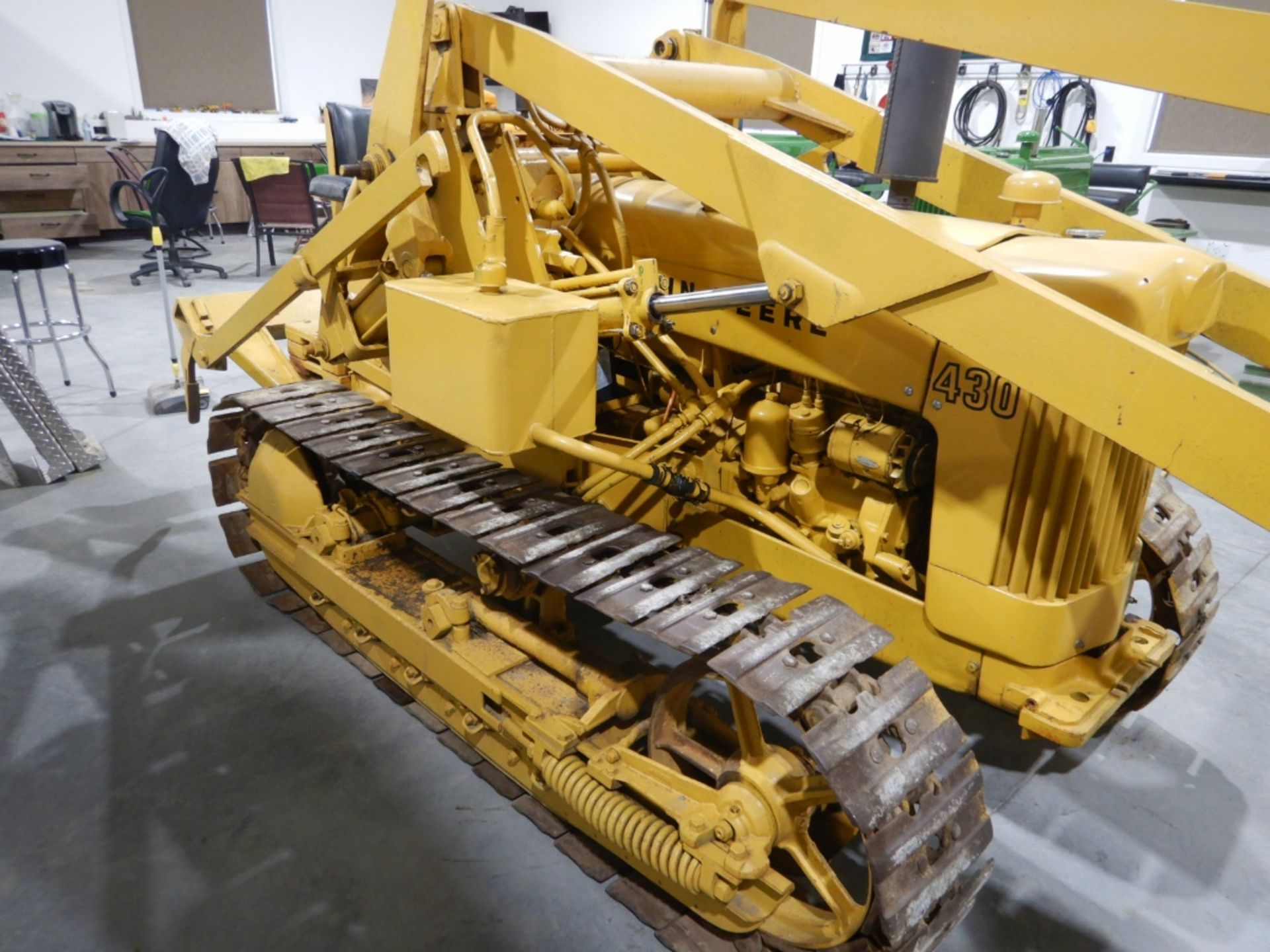 JOHN DEERE 430C 1960's ERA, VINTAGE CRAWLER W/ OPERATIONAL BUCKET, RUNNING CONDITION, S/N 158803,