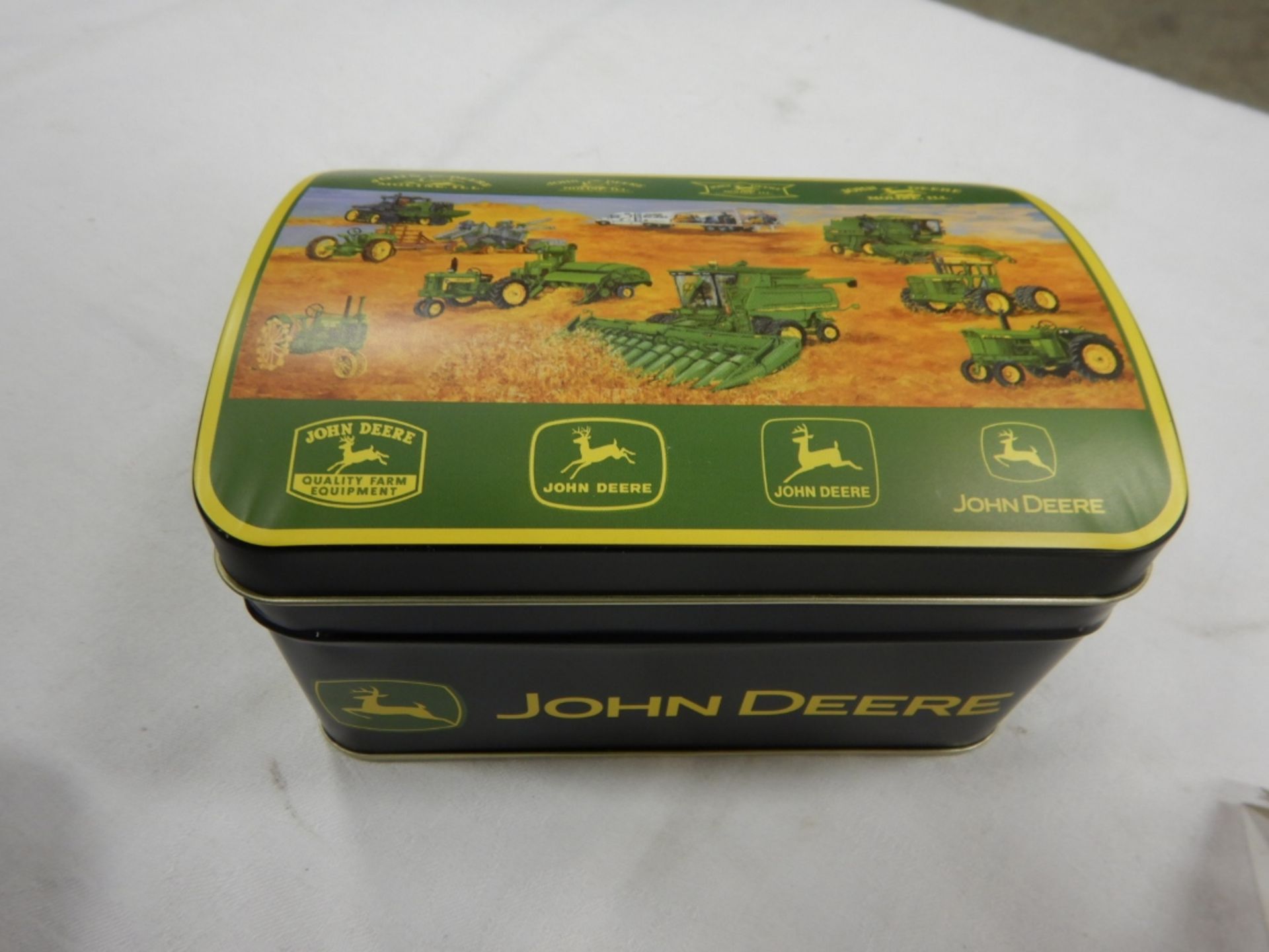 JOHN DEERE WIND CHIME FARM W/ BARN SCENERY, JOHN DEERE TIN DISPLAY CASE - Image 4 of 5