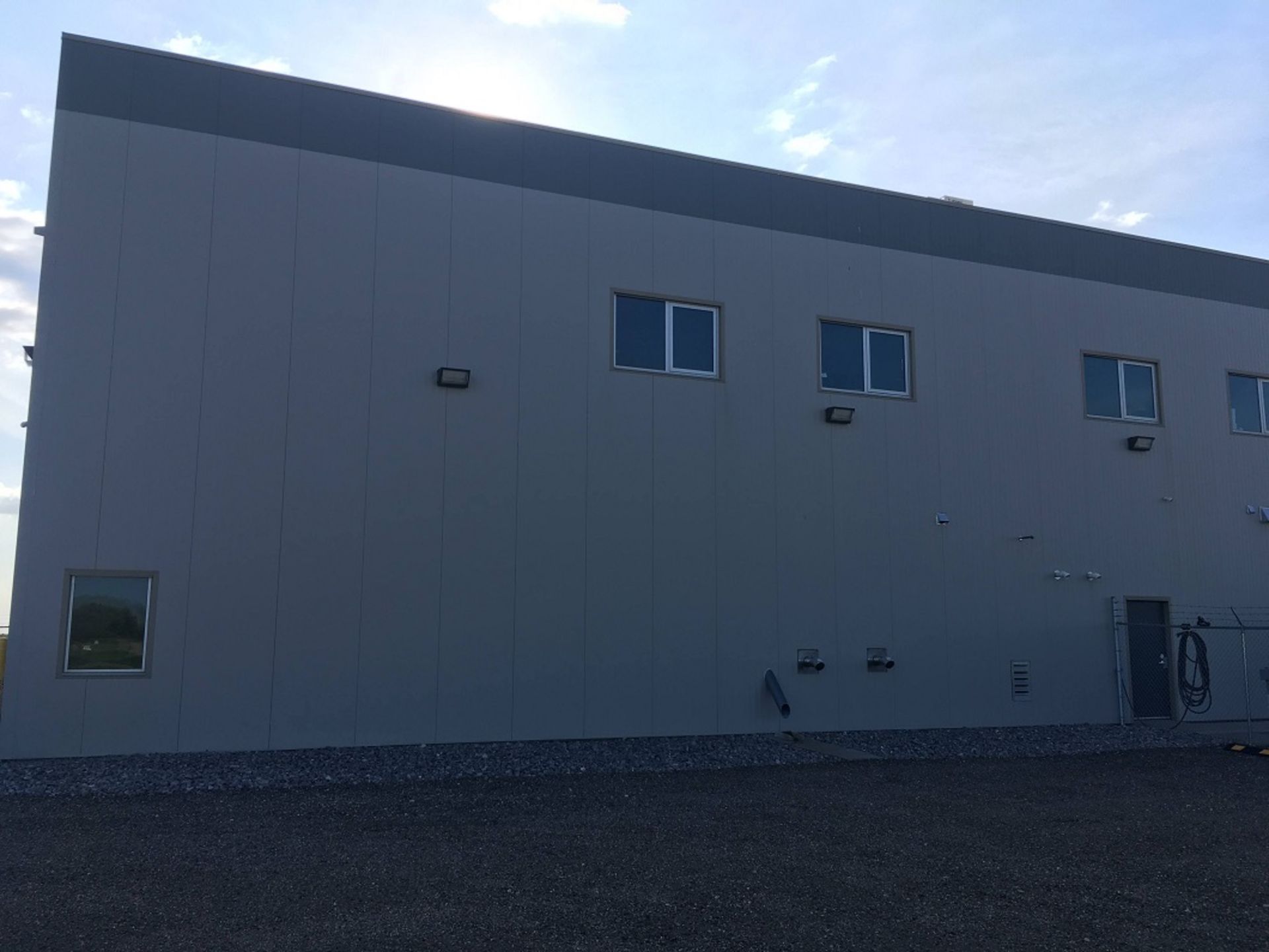 (7) - METL-SPAN 3"THICK X 40" WIDE INSULATED METAL PANELS R20 OFF OF BUILDING, SLIGHT HAIL DAMAGE, - Image 8 of 9