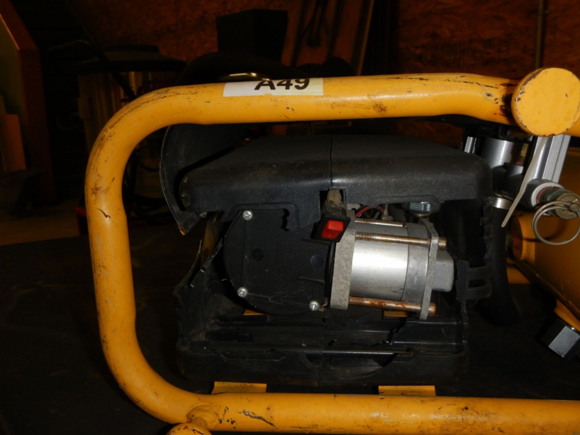 DEWALT EMGLO JOBSITE AIR COMPRESSOR (NEEDS REPAIR) - Image 4 of 6