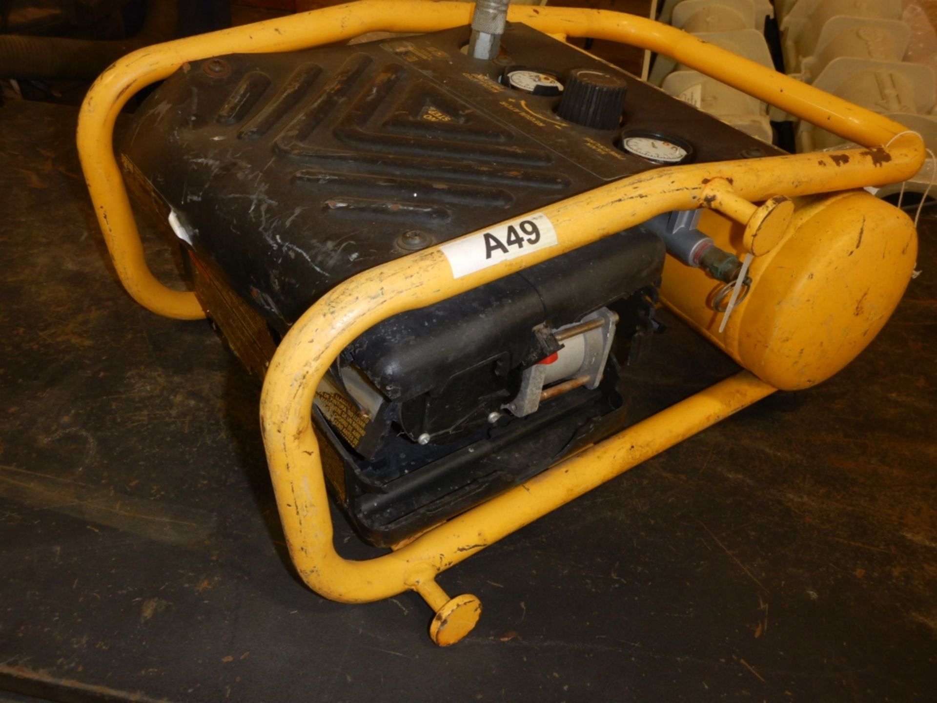 DEWALT EMGLO JOBSITE AIR COMPRESSOR (NEEDS REPAIR) - Image 5 of 6