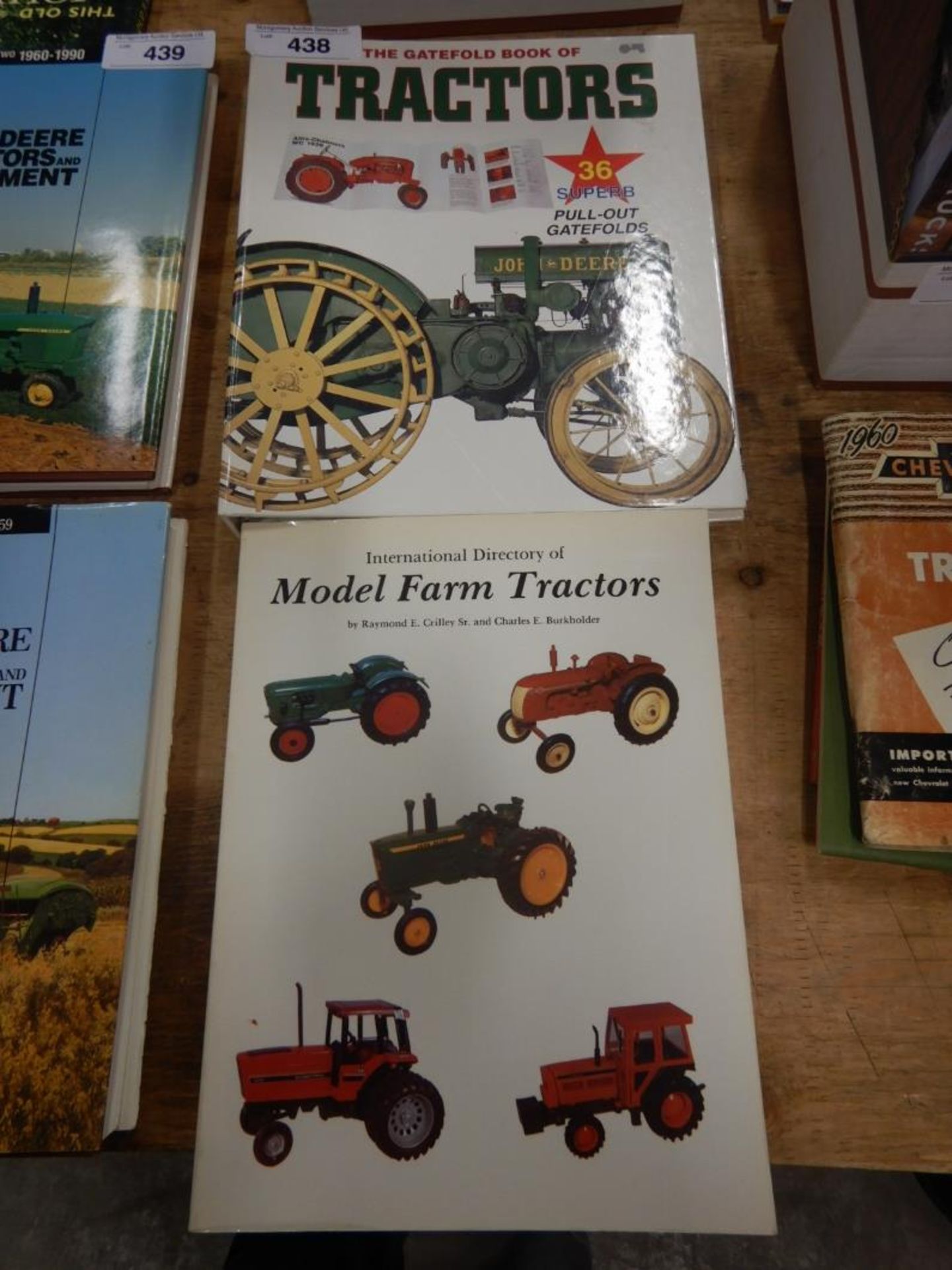 THE GATEFOLD BOOK OF TRACTORS & THE INTERNATIONAL DIRECTORY OF MODEL FARM TRACTORS - Image 3 of 3