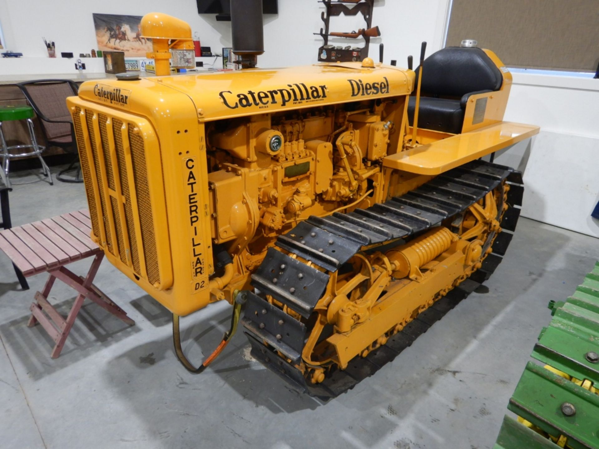 CATERPLLIAR D2 - VINTAGE RESTORED CRAWLER, RUNNING CONDITION, S/N 3J426, W/ PONI MOTOR, PTO NOTE: