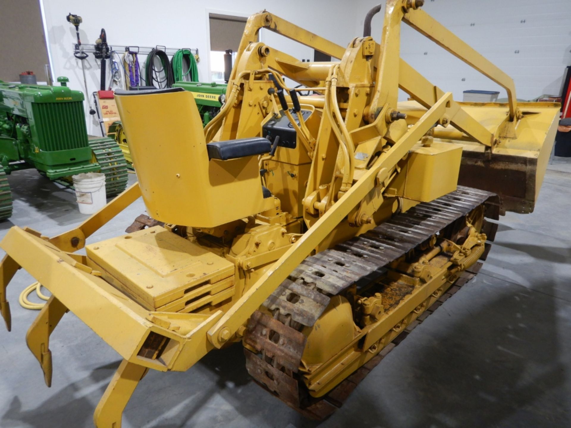 JOHN DEERE 430C 1960's ERA, VINTAGE CRAWLER W/ OPERATIONAL BUCKET, RUNNING CONDITION, S/N 158803, - Image 2 of 9