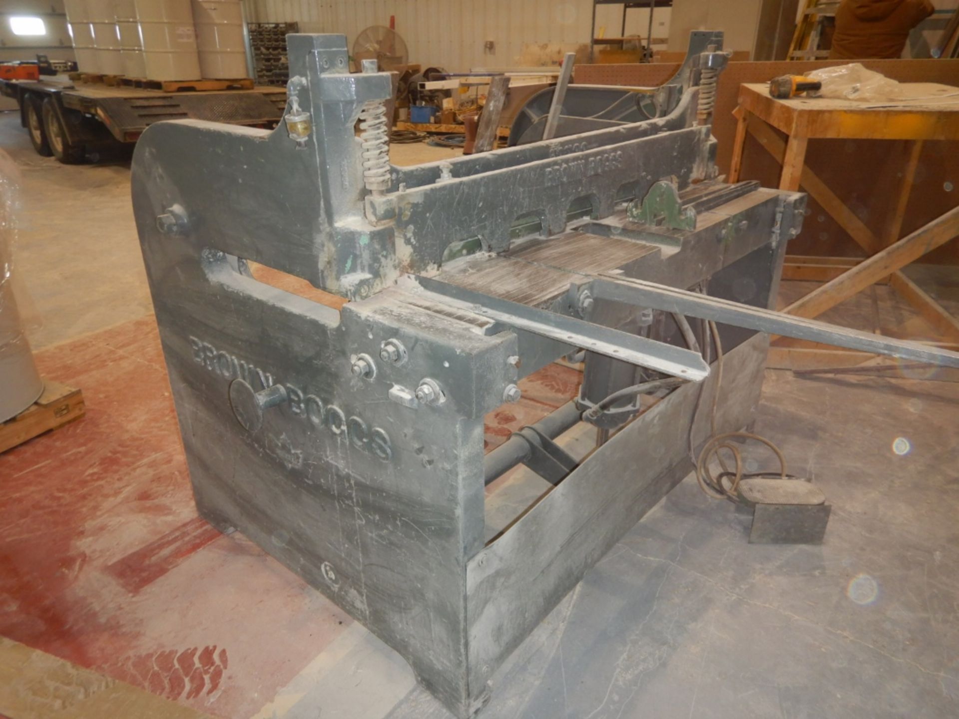 BROWN BOGGS 60 INCH PNEUMATIC 16 GAUGE METAL SHEAR LOCATED IN SYLVAN LAKE, AB, CANADA & REMOVAL IS