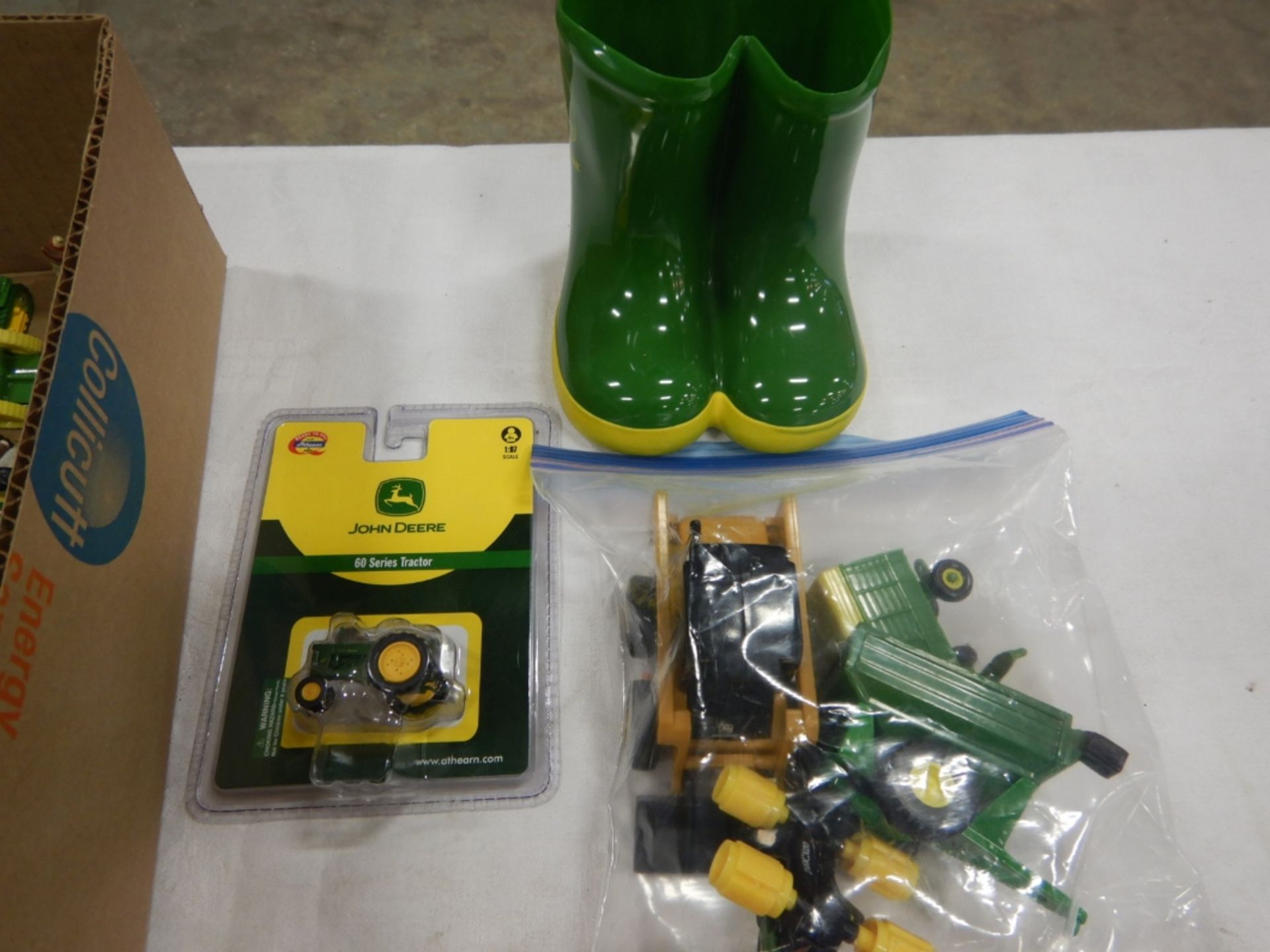 ASSORTED JOHN DEERE CHILDRENS TOYS - MINATURES, ETC. - Image 3 of 4