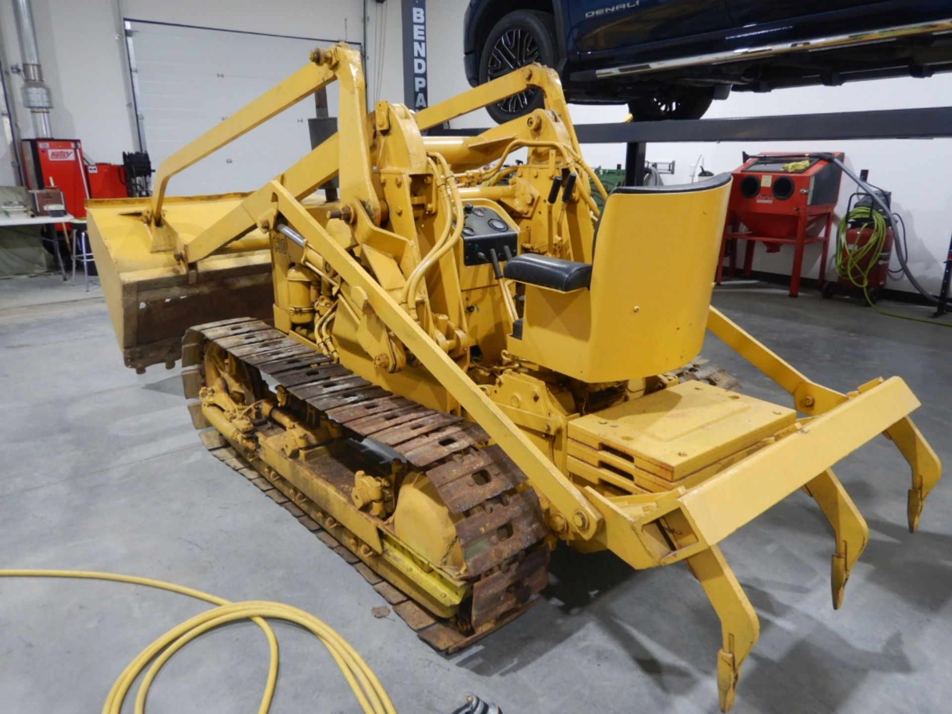 JOHN DEERE 430C 1960's ERA, VINTAGE CRAWLER W/ OPERATIONAL BUCKET, RUNNING CONDITION, S/N 158803, - Image 3 of 9