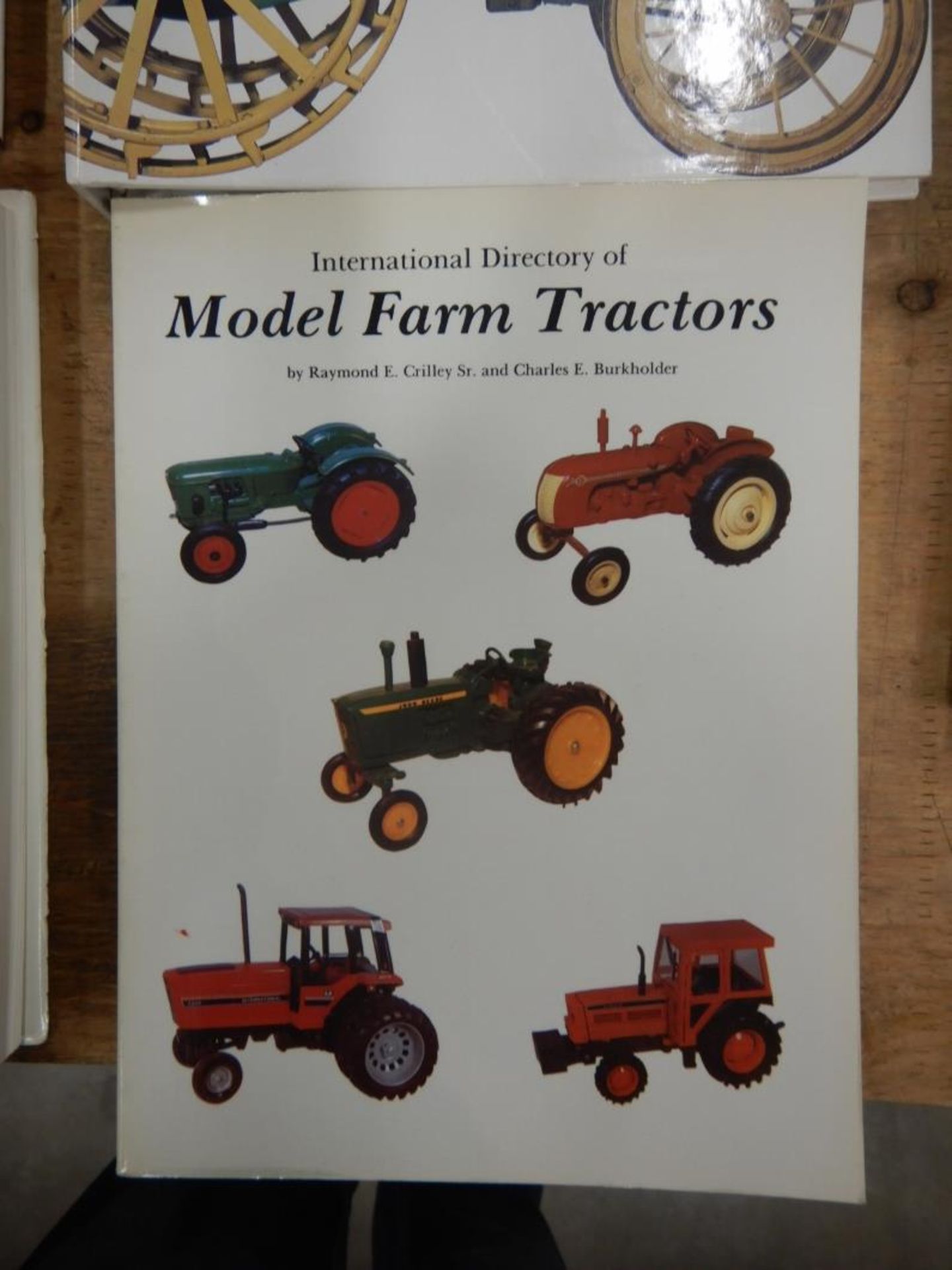 THE GATEFOLD BOOK OF TRACTORS & THE INTERNATIONAL DIRECTORY OF MODEL FARM TRACTORS - Image 2 of 3