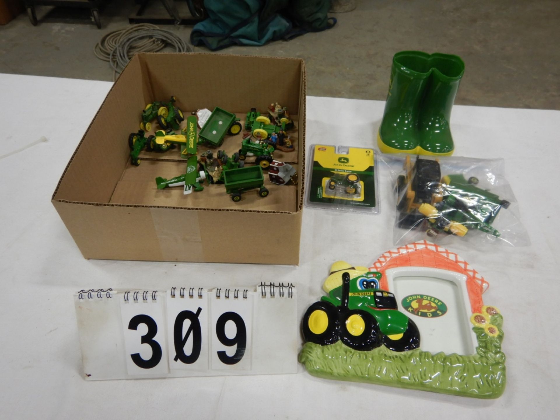 ASSORTED JOHN DEERE CHILDRENS TOYS - MINATURES, ETC.