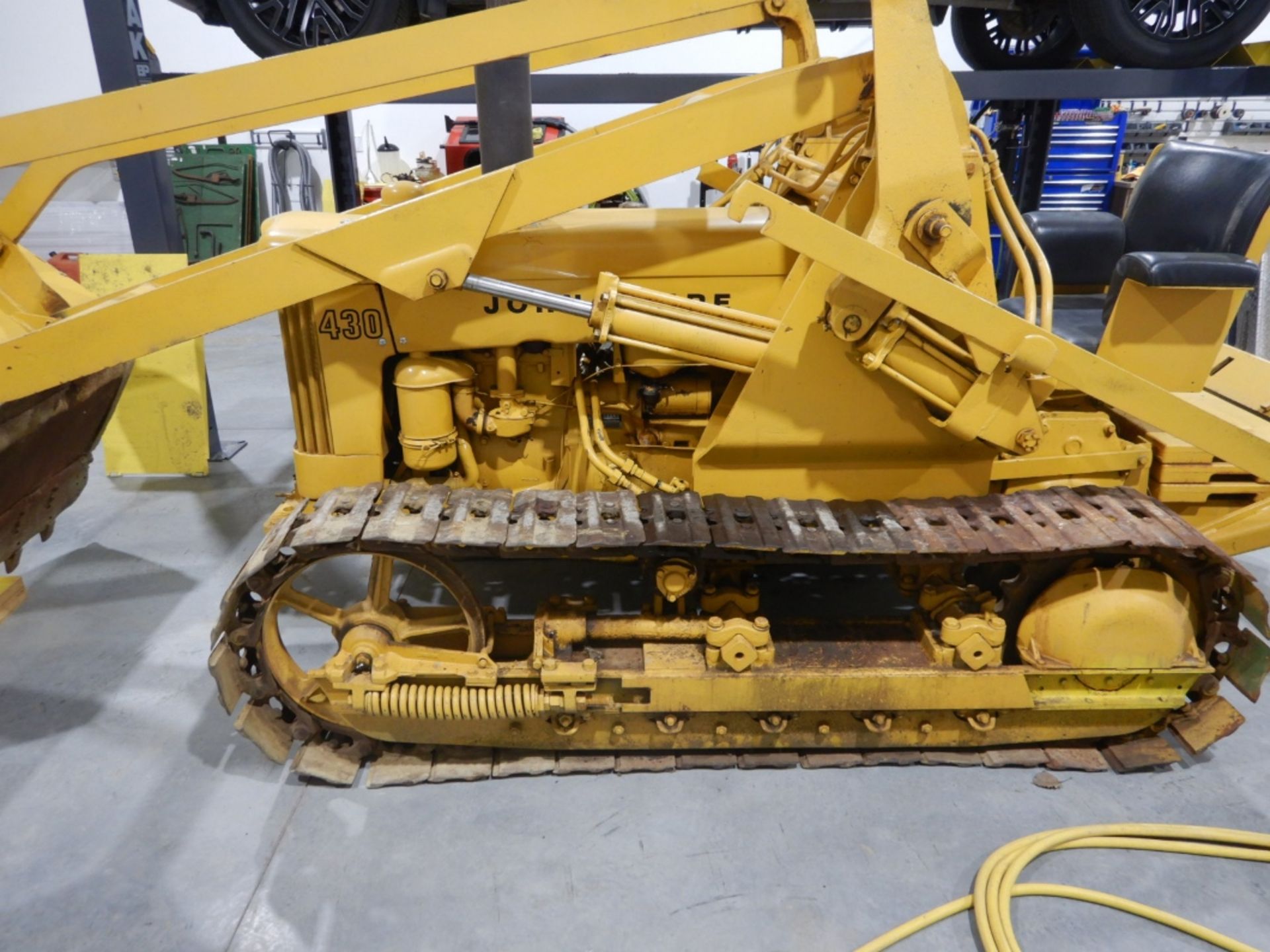 JOHN DEERE 430C 1960's ERA, VINTAGE CRAWLER W/ OPERATIONAL BUCKET, RUNNING CONDITION, S/N 158803, - Image 4 of 9