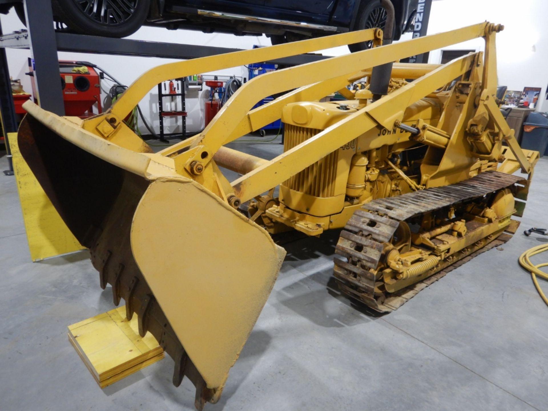 JOHN DEERE 430C 1960's ERA, VINTAGE CRAWLER W/ OPERATIONAL BUCKET, RUNNING CONDITION, S/N 158803, - Image 6 of 9