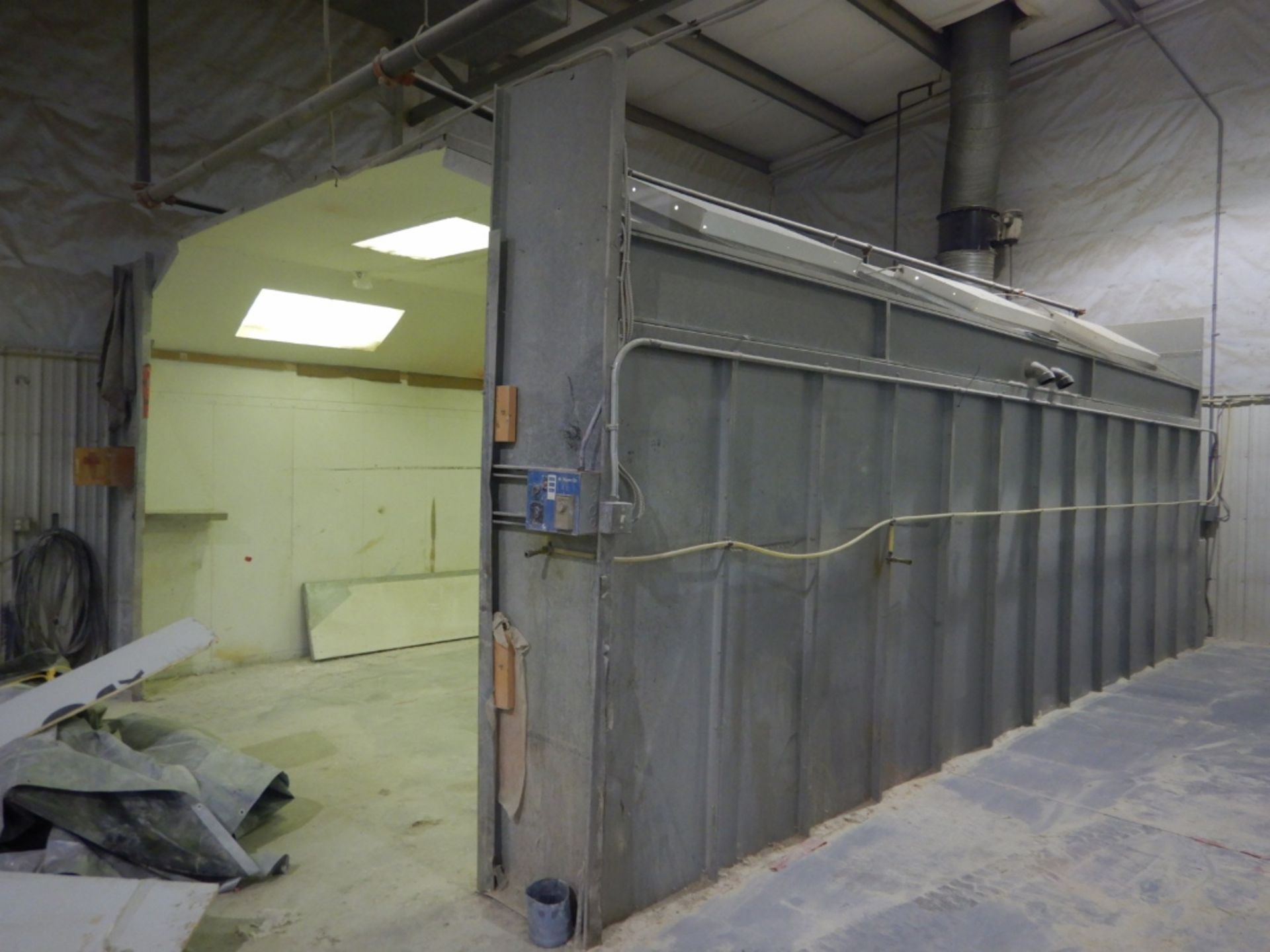 2008 CUSTOM MADE OPEN FACE SPRAY BOOTH - 17'X25'(PLUS PLENUM)X10'&' W/ UP DRAFT PLENUM & ROOF UNIT