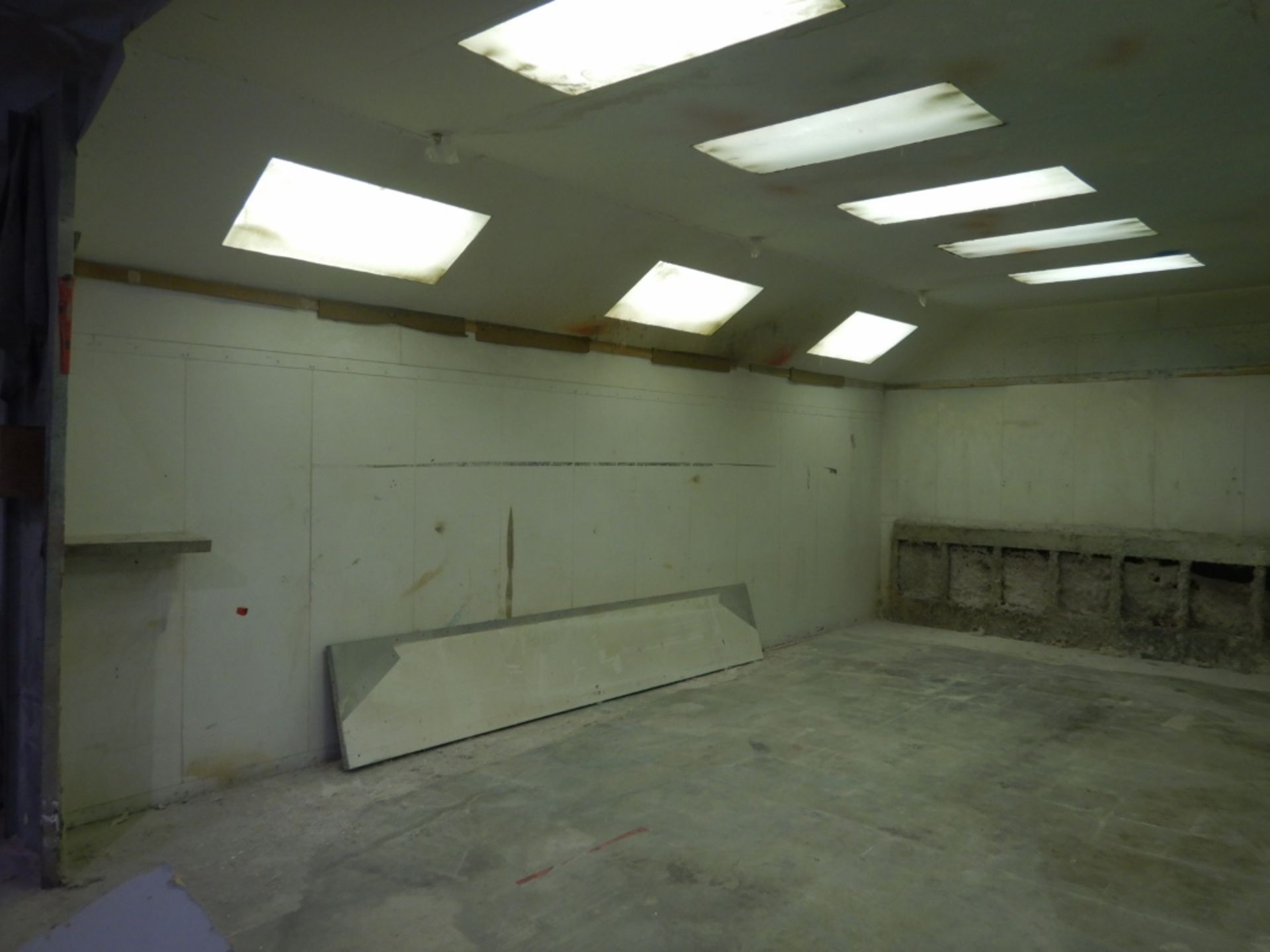 2008 CUSTOM MADE OPEN FACE SPRAY BOOTH - 17'X25'(PLUS PLENUM)X10'&' W/ UP DRAFT PLENUM & ROOF UNIT - Image 4 of 7