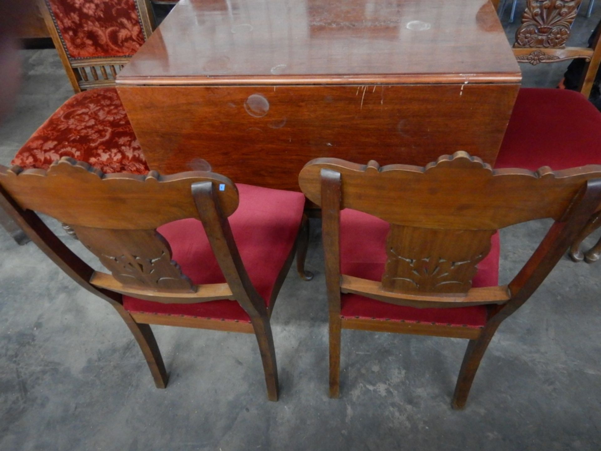 ANTIQUE DUNCAN PHYFE STYLE DROP LEAF TABLE AND CHAIRS (6) - Image 4 of 16