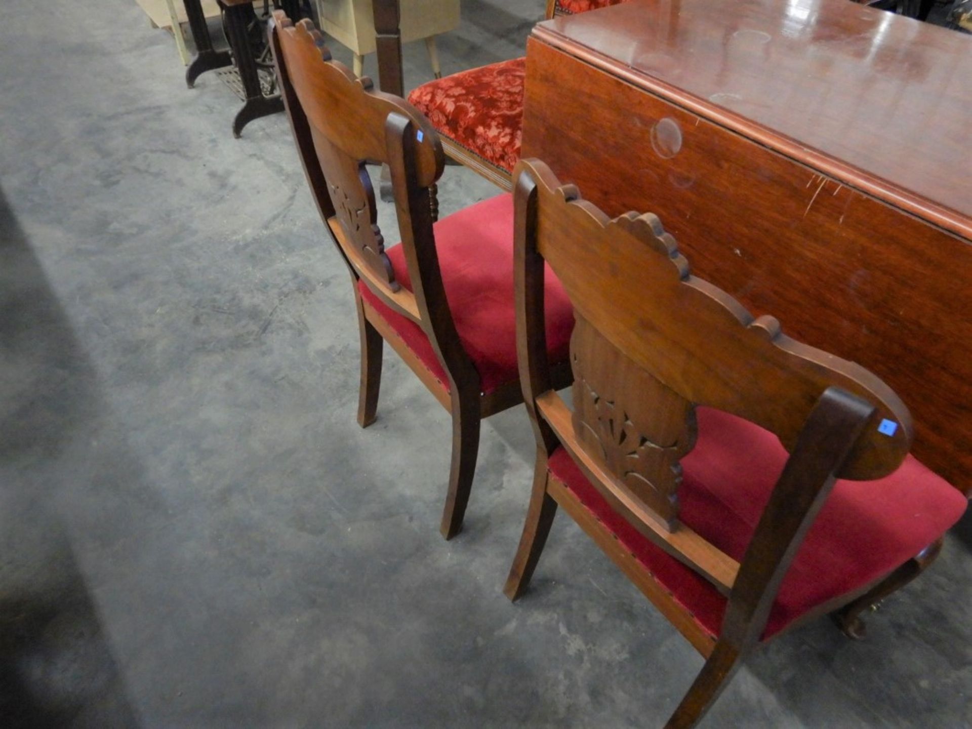 ANTIQUE DUNCAN PHYFE STYLE DROP LEAF TABLE AND CHAIRS (6) - Image 5 of 16