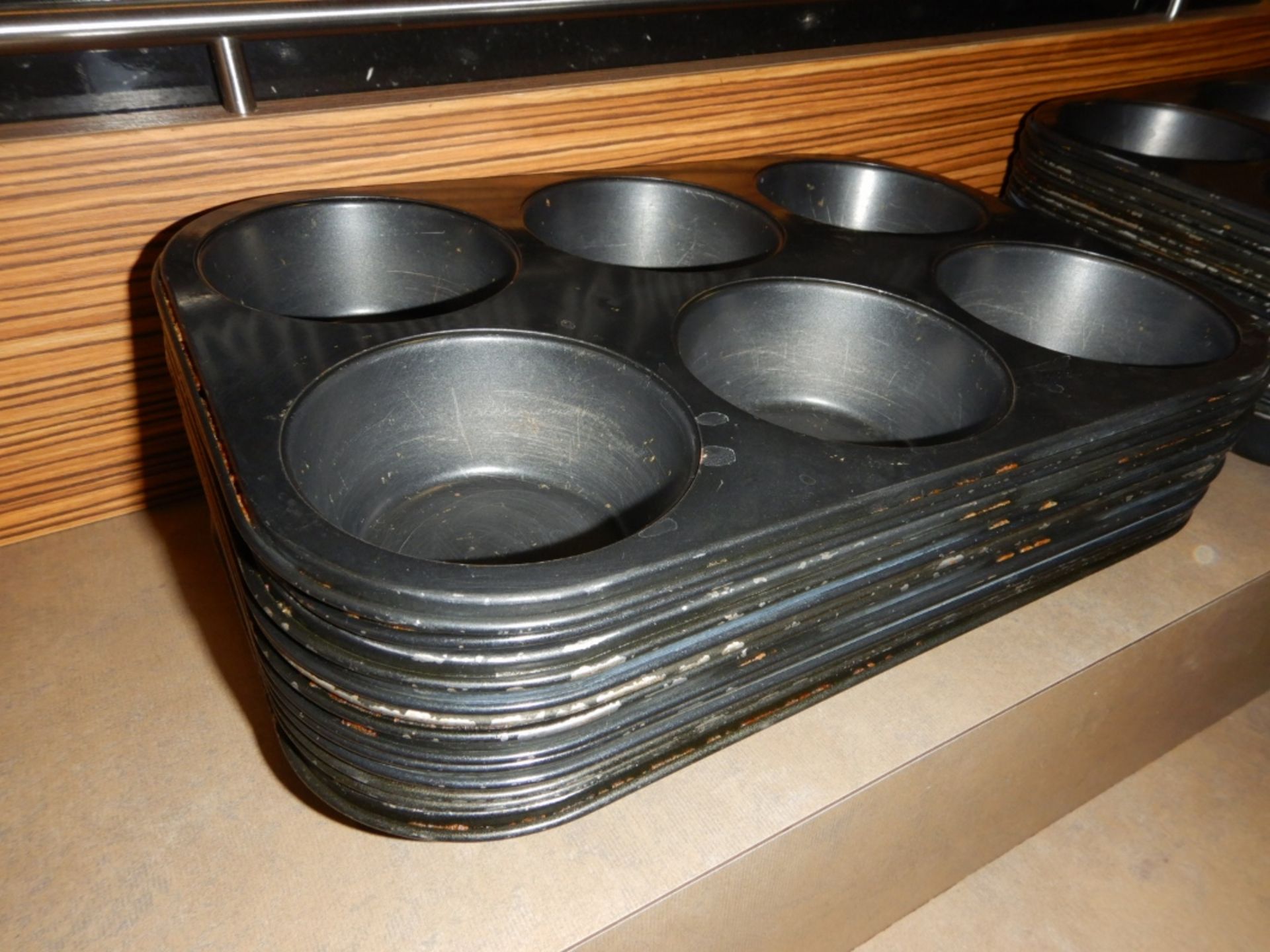 L/O 12-MUFFIN BAKING TINS - Image 2 of 2