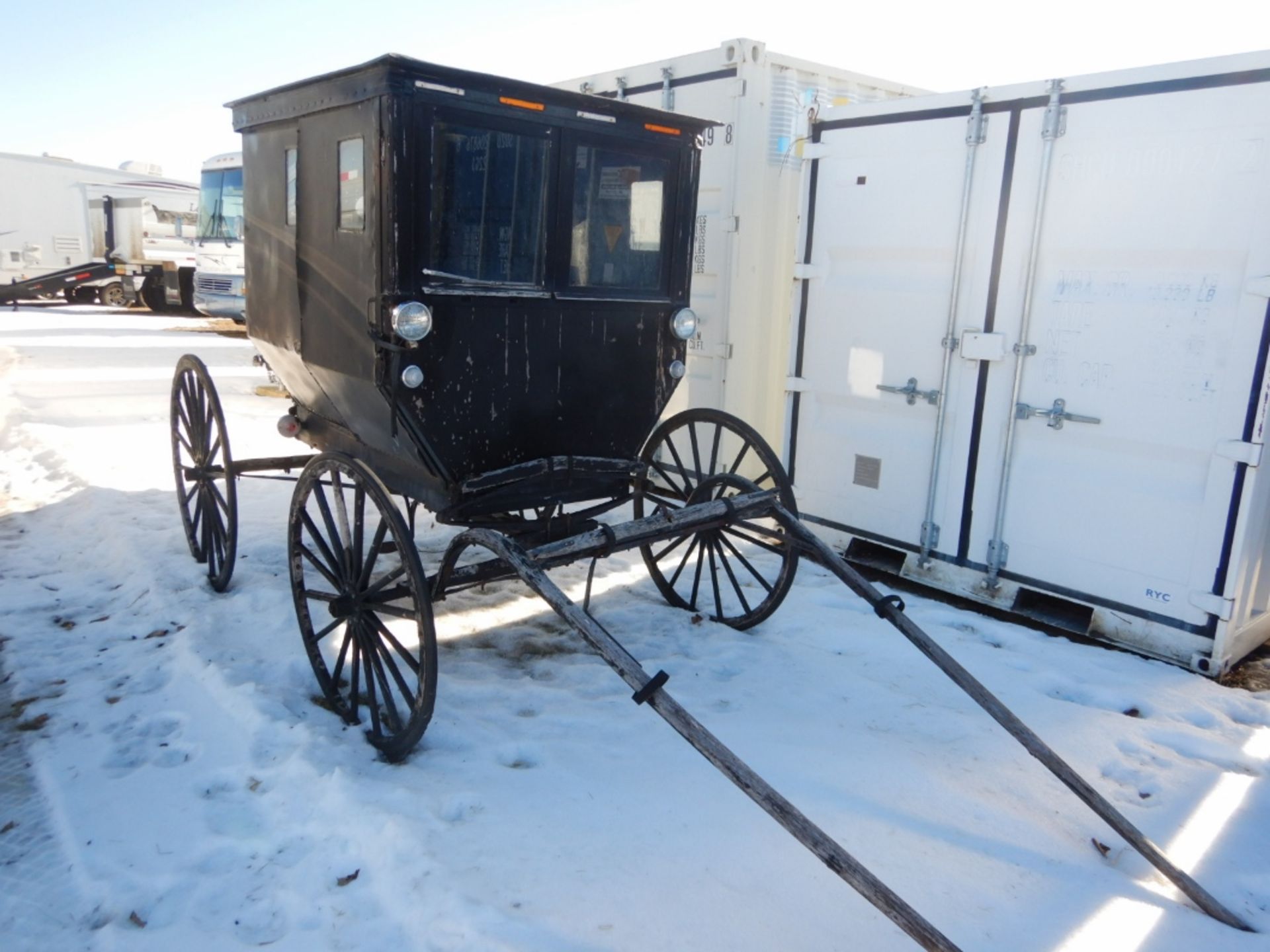 VINTAGE AMISH HORSE DRAWN BUGGY - Image 5 of 9