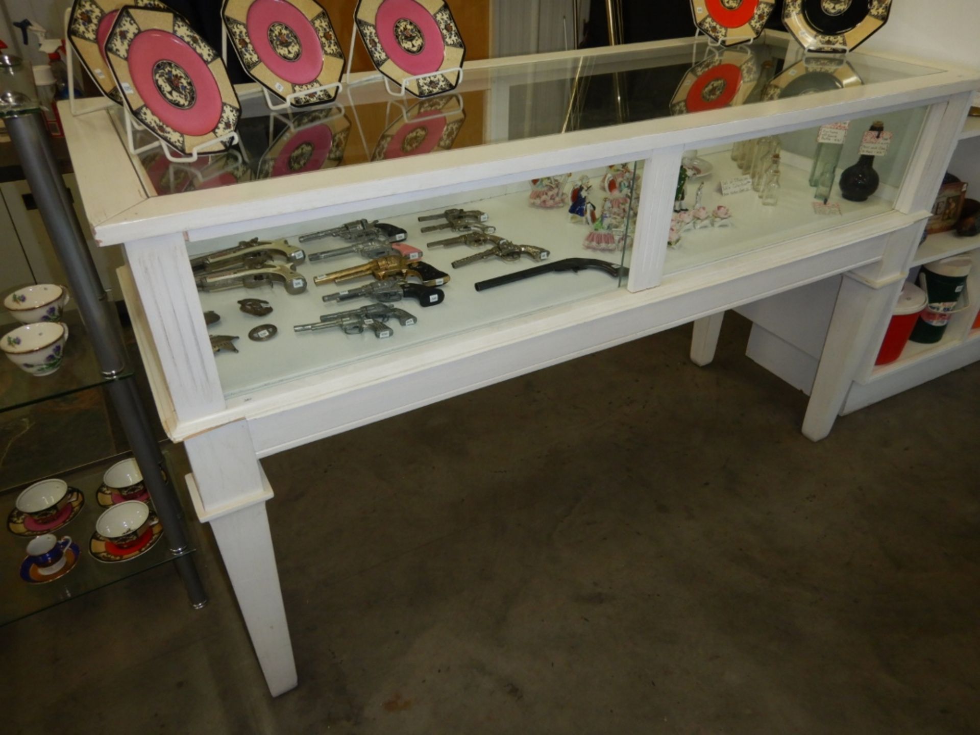 WHITE DISPLAY SHELF W/5 SIDES OF GLASS - Image 2 of 3