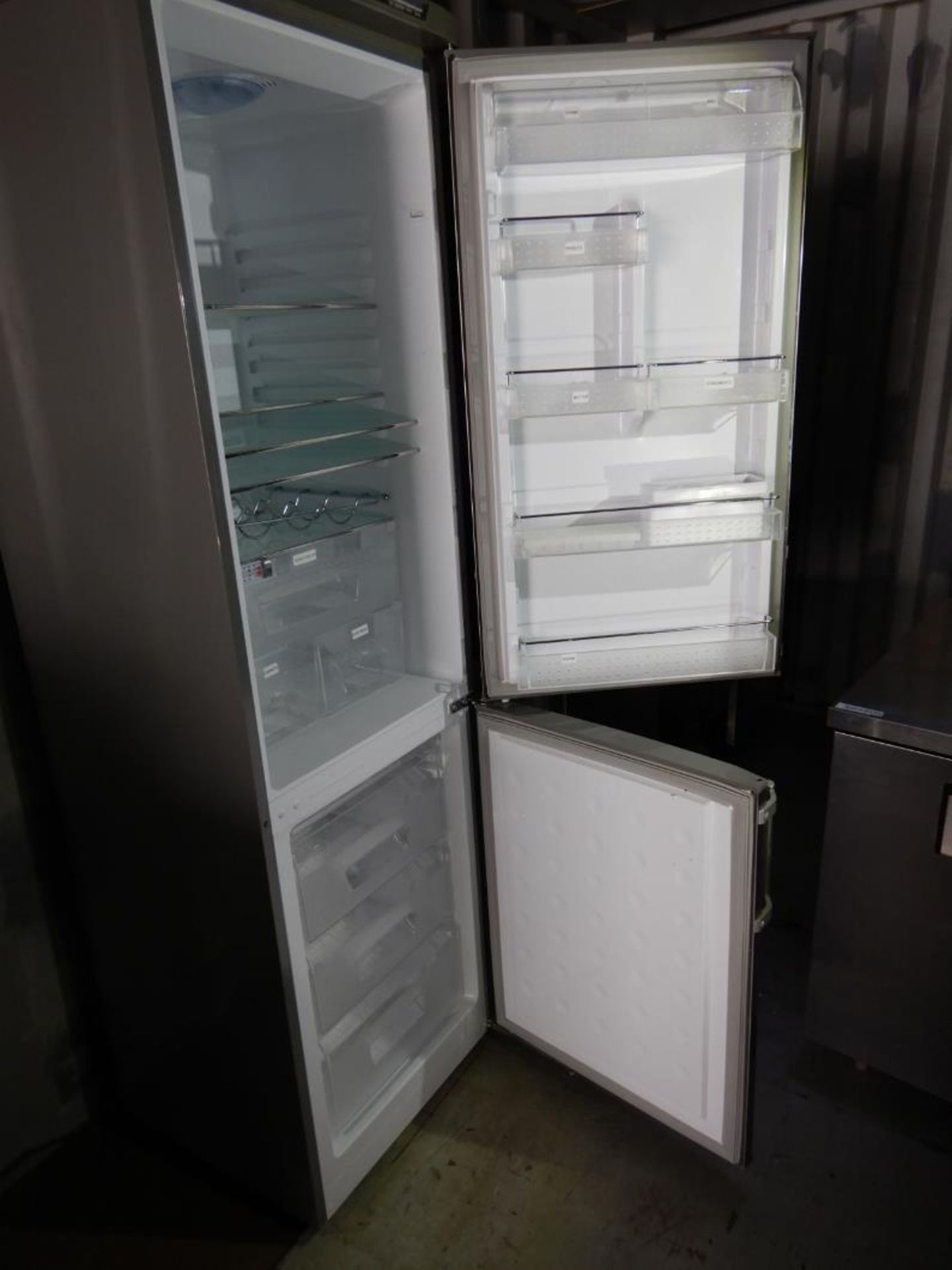 G.E. STAINLESS STEEL DOMESTIC REFRIGERATOR W/ BOTTOM FREEZER - Image 3 of 6