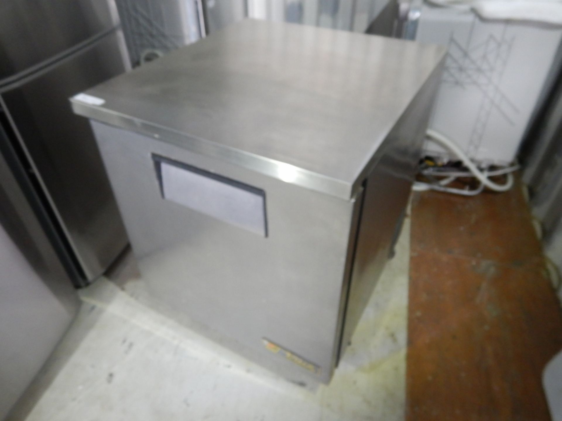 TRUE UNDERCOUNTER REFRIGERATION UNIT - TUC-27 W/ STAINLESS STEEL TOP, S/N 1-3410931, R134a - Image 2 of 8