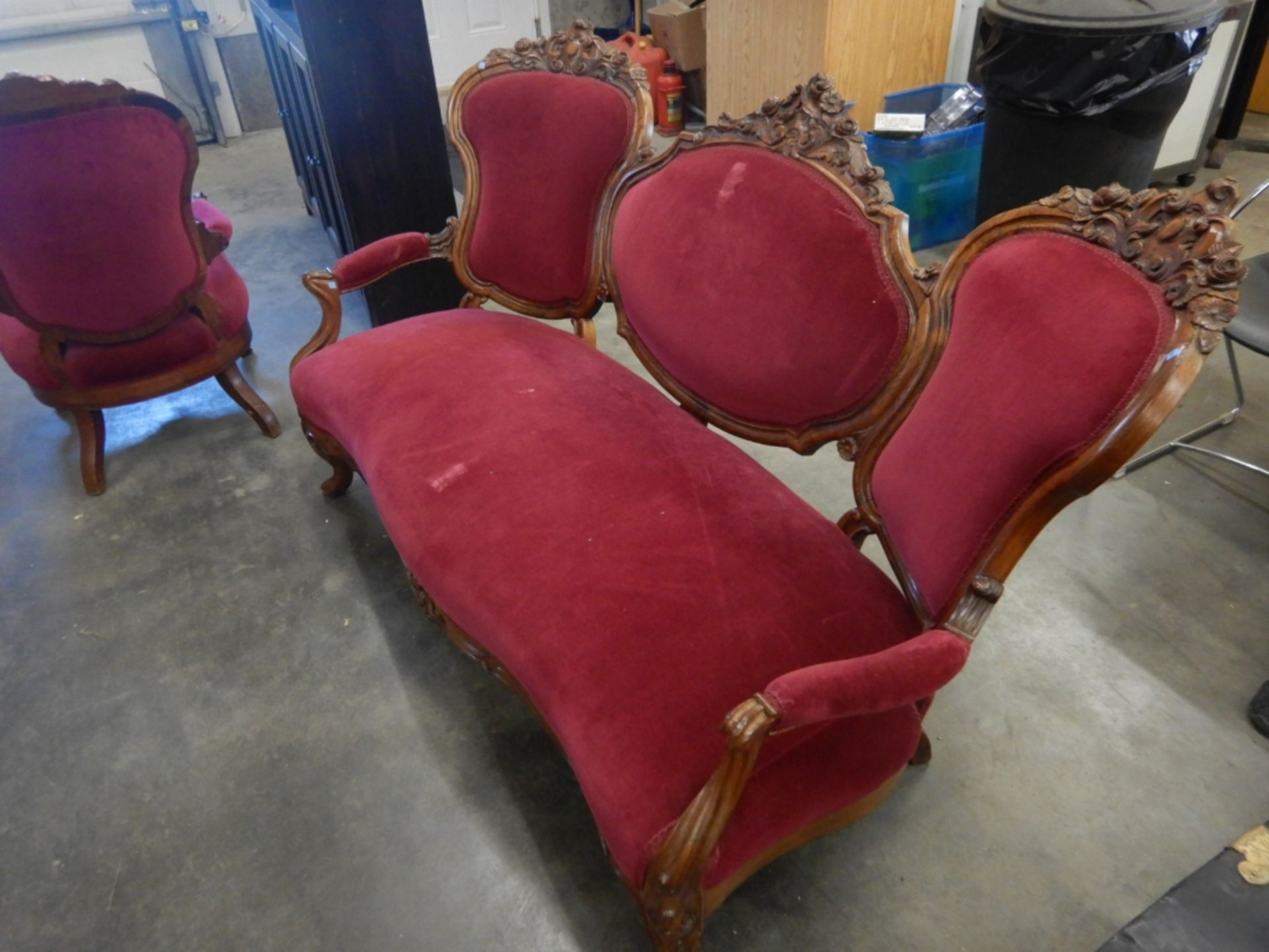 ANTIQUE CARVED UPHOLSTERED RED VELVET SETTEE W/MATCHING PARLOR CHAIR - Image 3 of 12