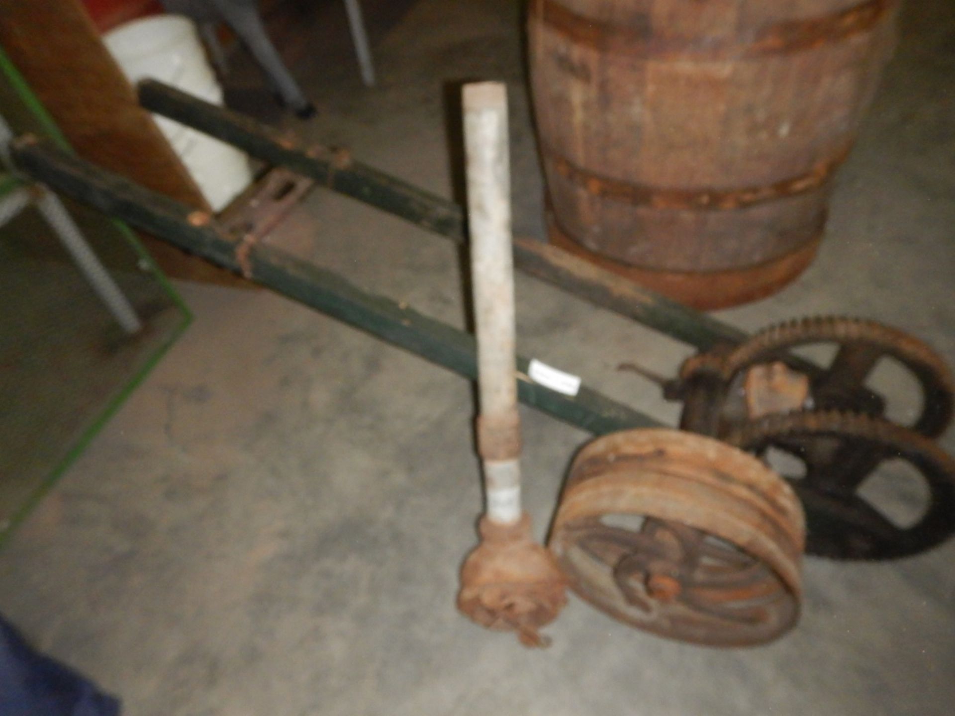 ANTIQUE PIPE BOWL FOR WATER PUMP W/ METAL WHEEL WITH HANDLES - JACK FOR WELL PUMP - Image 2 of 3